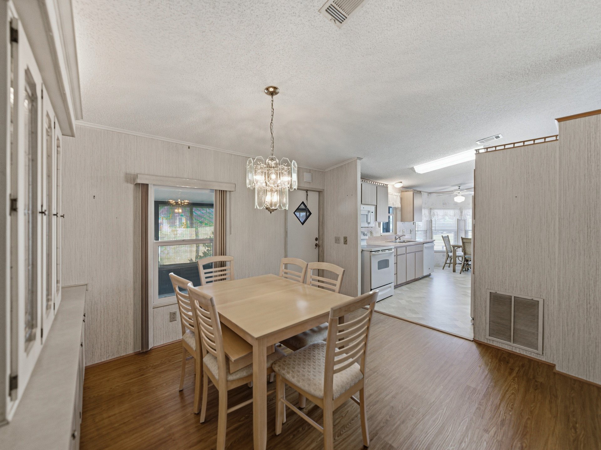 3822 DAMIAN DR