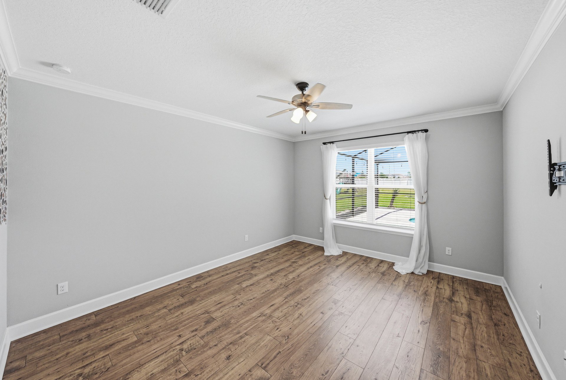 6883 BRADBURY CIR