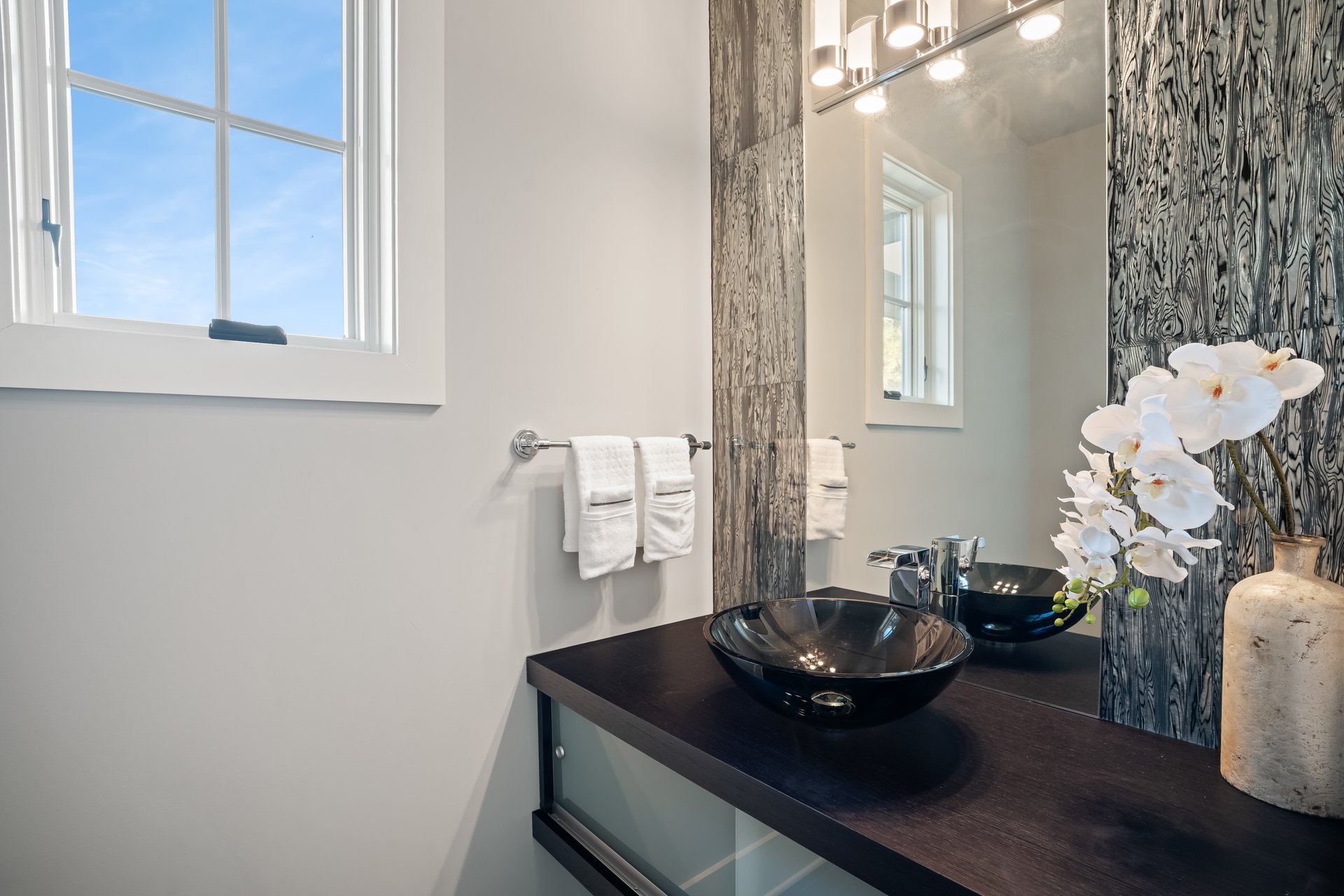 2687 Avenue Du Vlg
