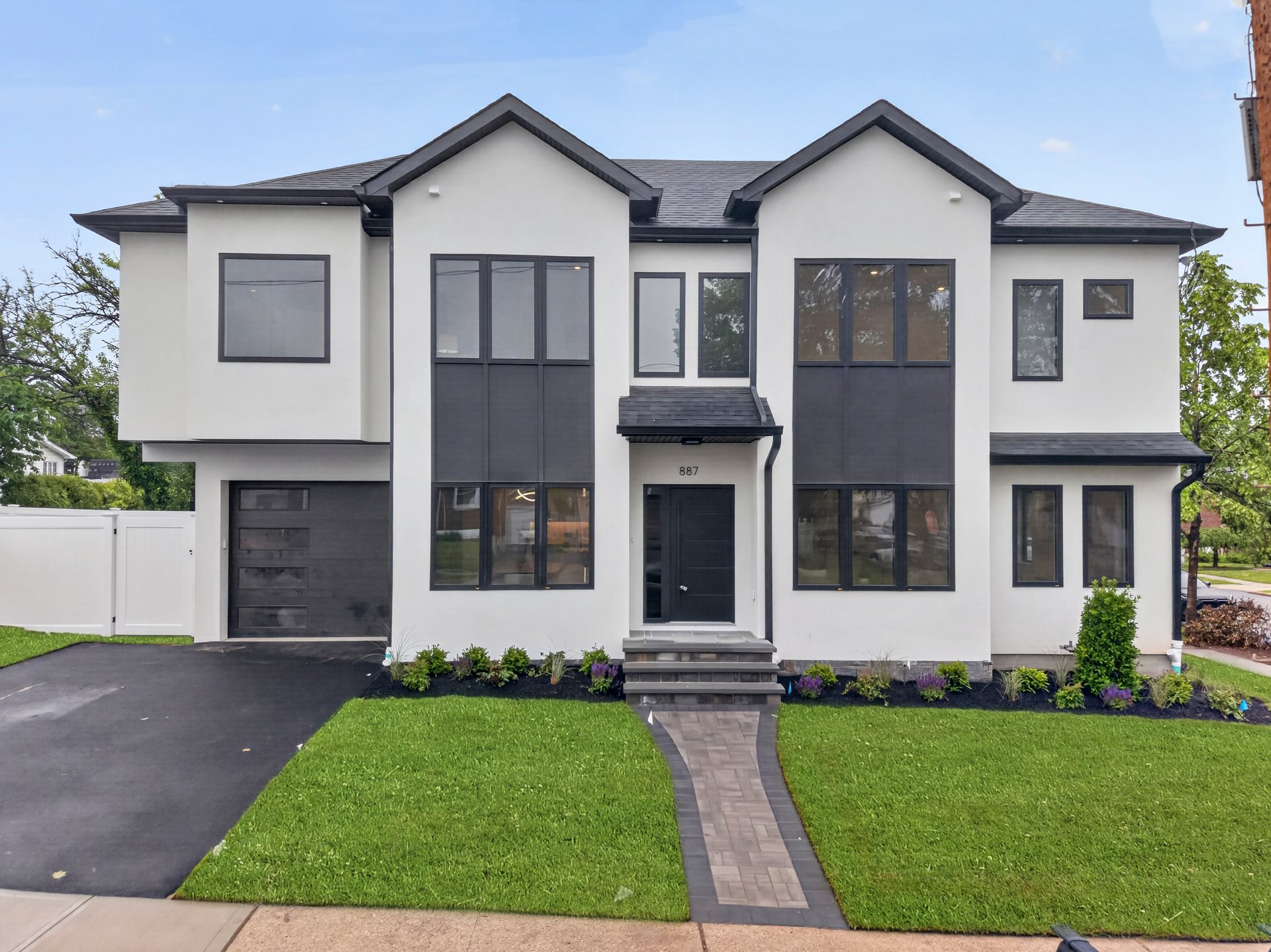 887 Linden Ave, Ridgefield, NJ 07657