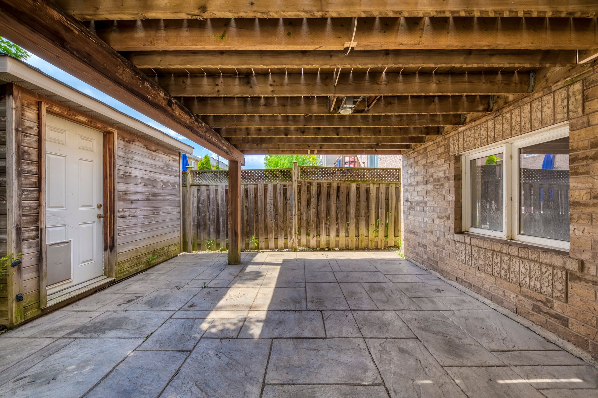 2216 Lapsley Cres