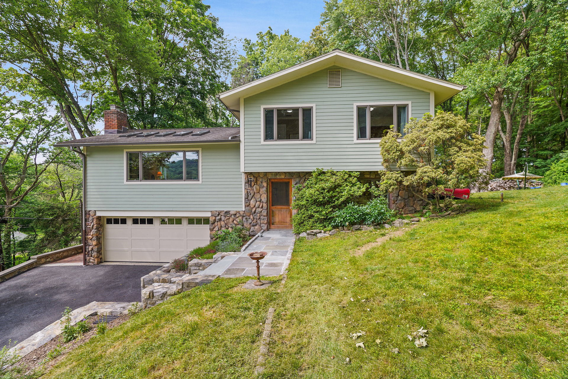 11 Upper Lakeshore Drive