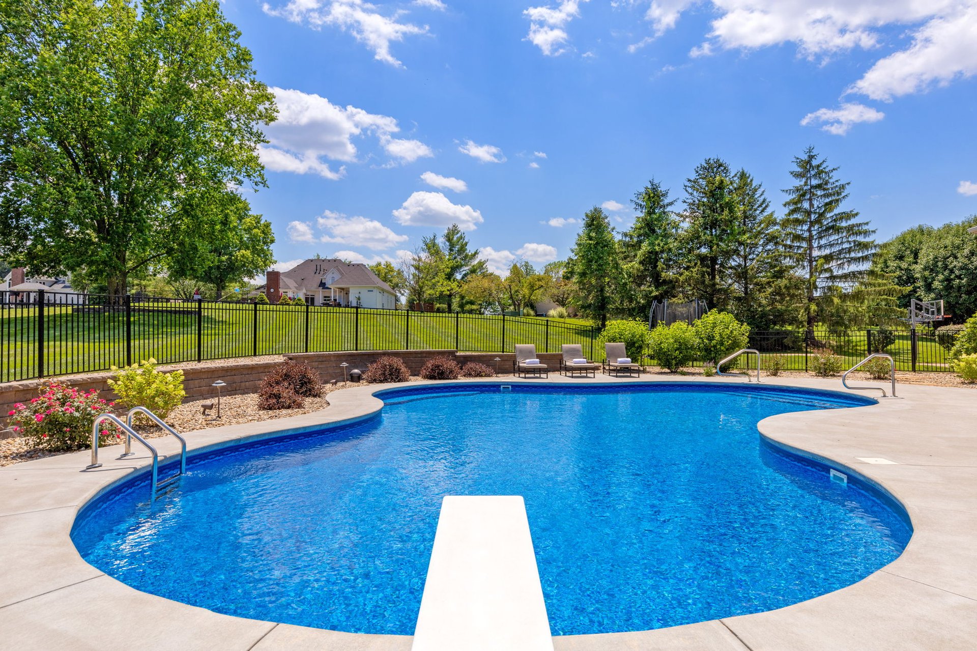 32 Rathfarnum Lane