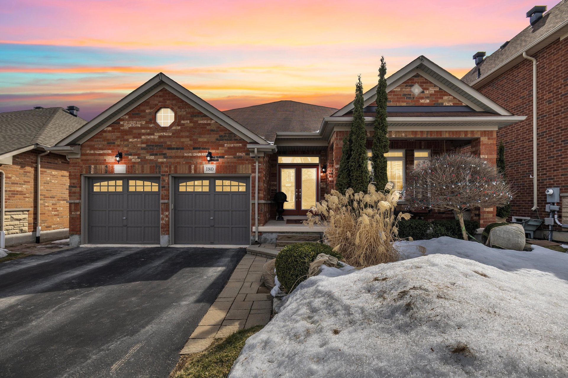 180 Tonner Cres, Aurora 