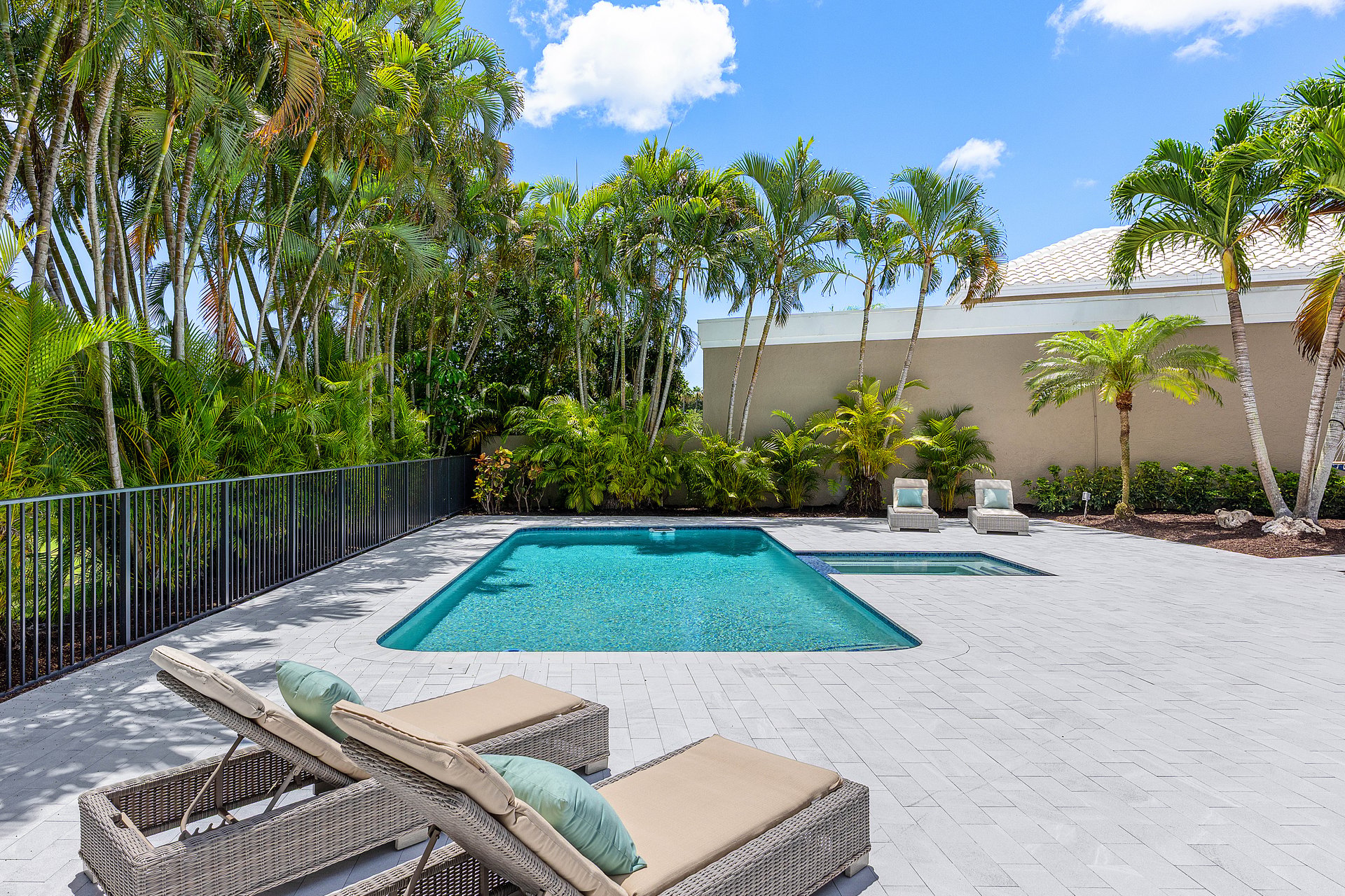 5323 Ascot Bend
