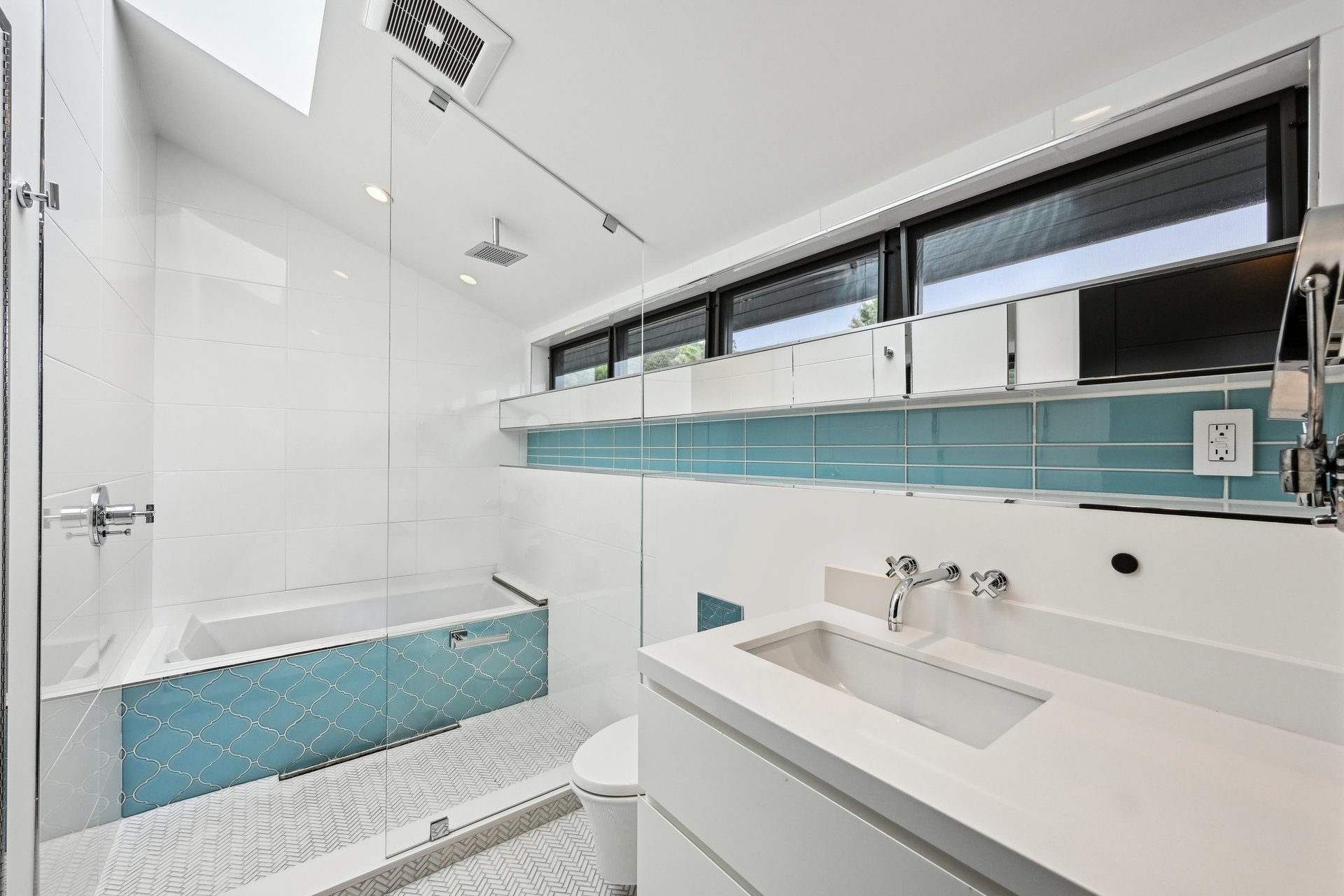 A Waterfront Masterpiece of Modern Luxury- Represented Seller