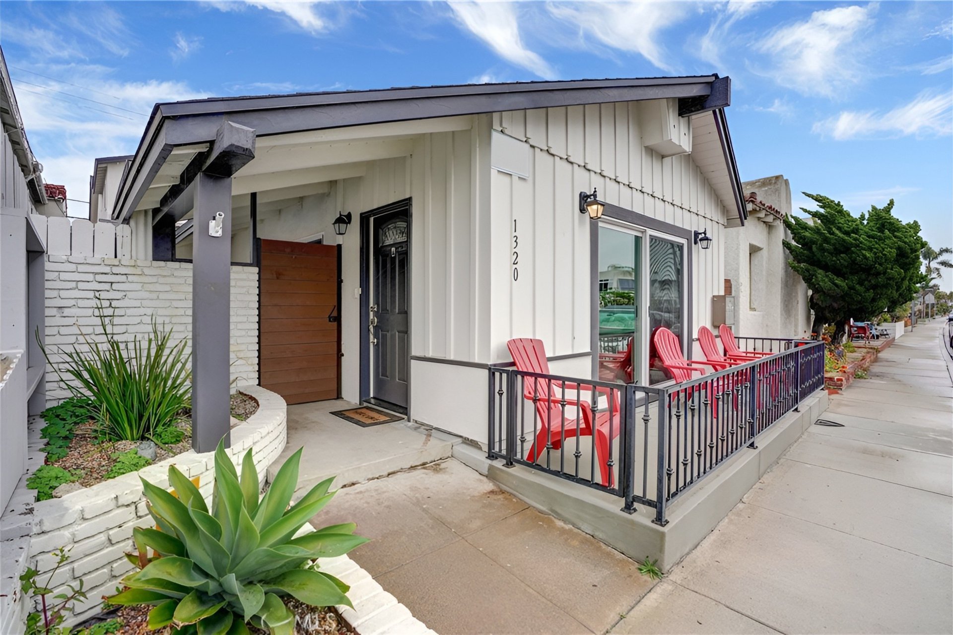 1320 W Balboa Boulevard