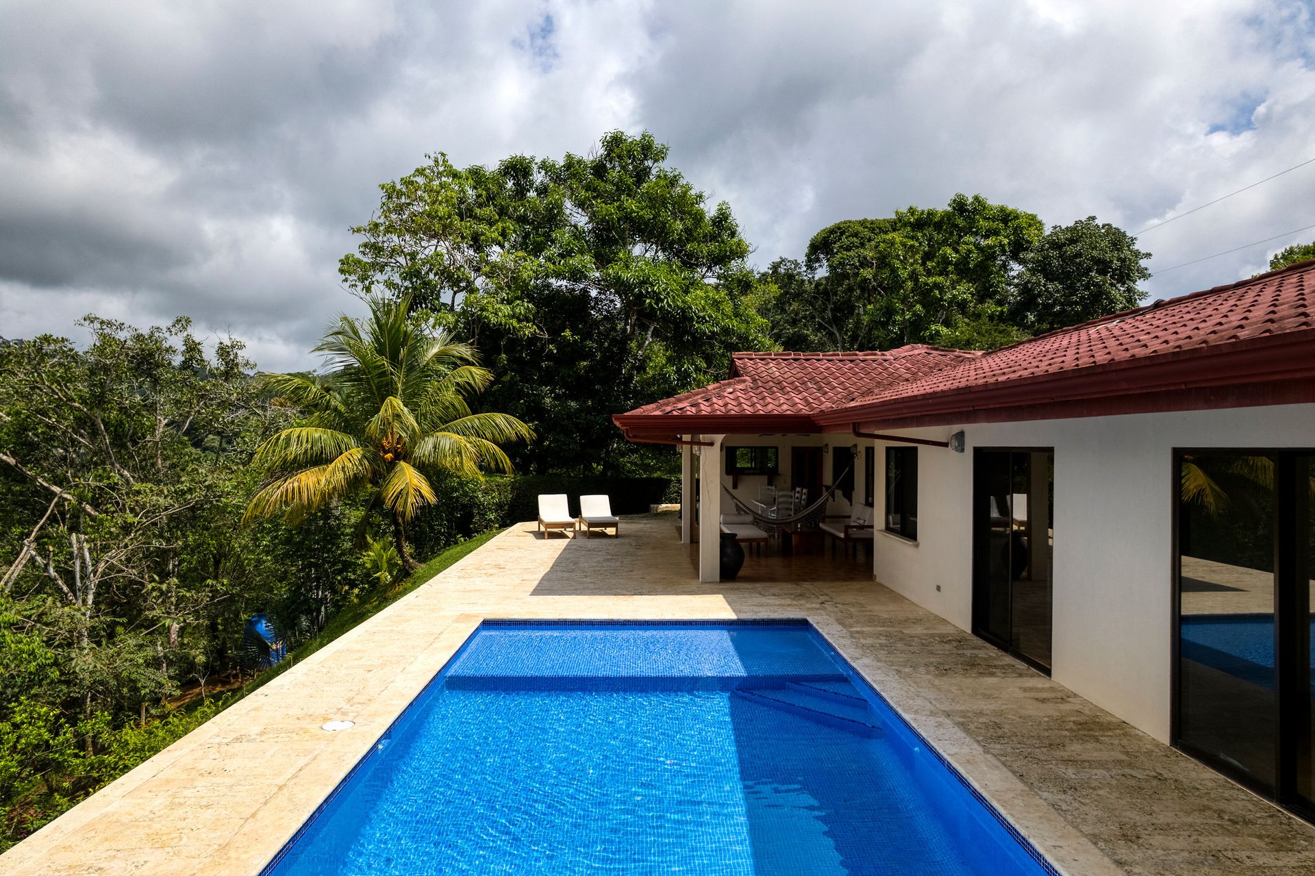 OCEAN AND MOUNTAIN VIEW 3 BEDROOM HOME WITH POOL IN LAGUNAS
