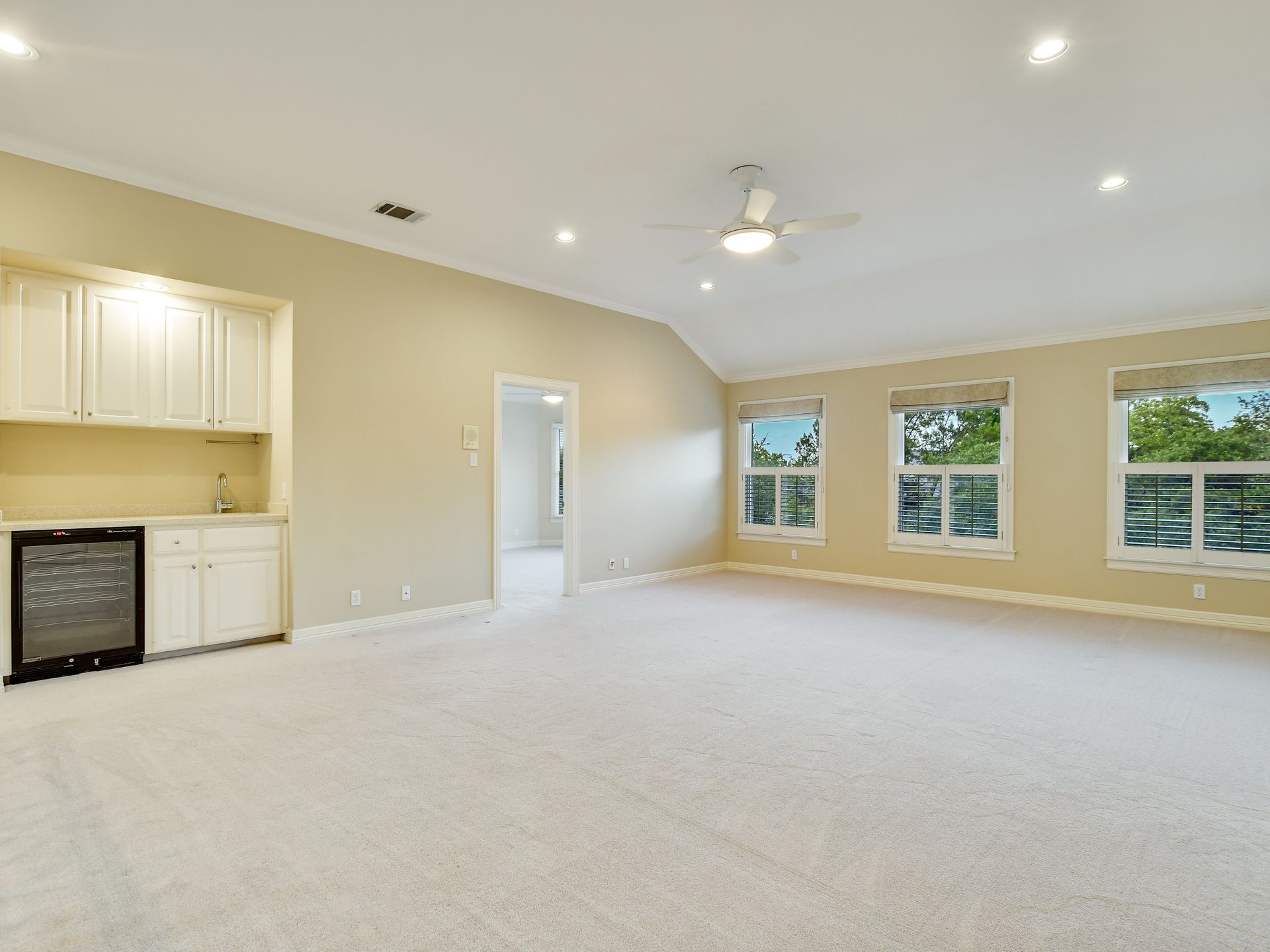 Las Lomas Transitional