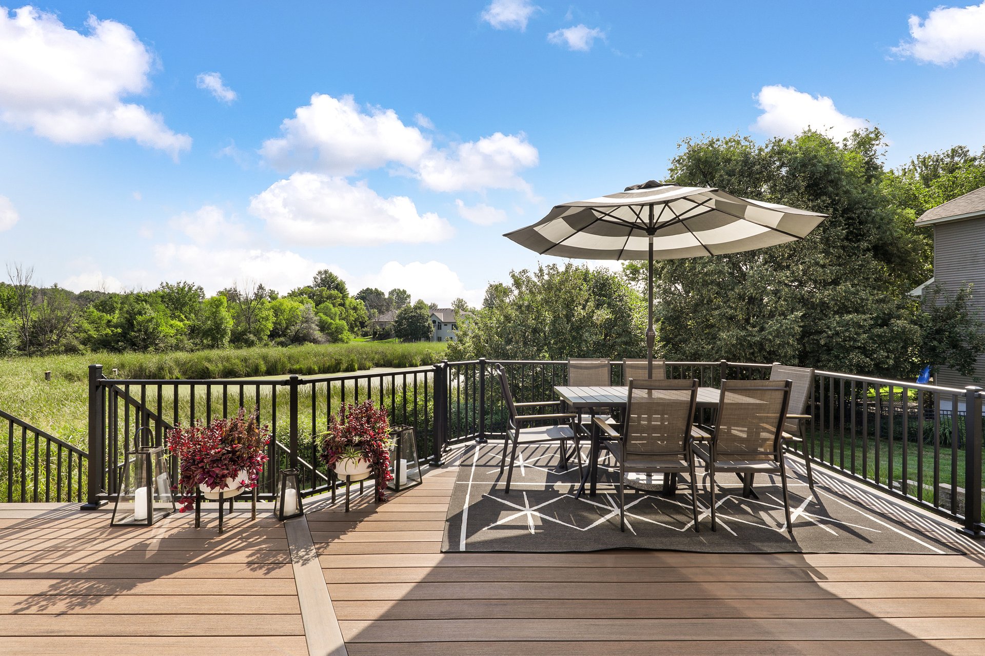 Walkout 2-Story Overlooking the Elm Creek Park Reserve