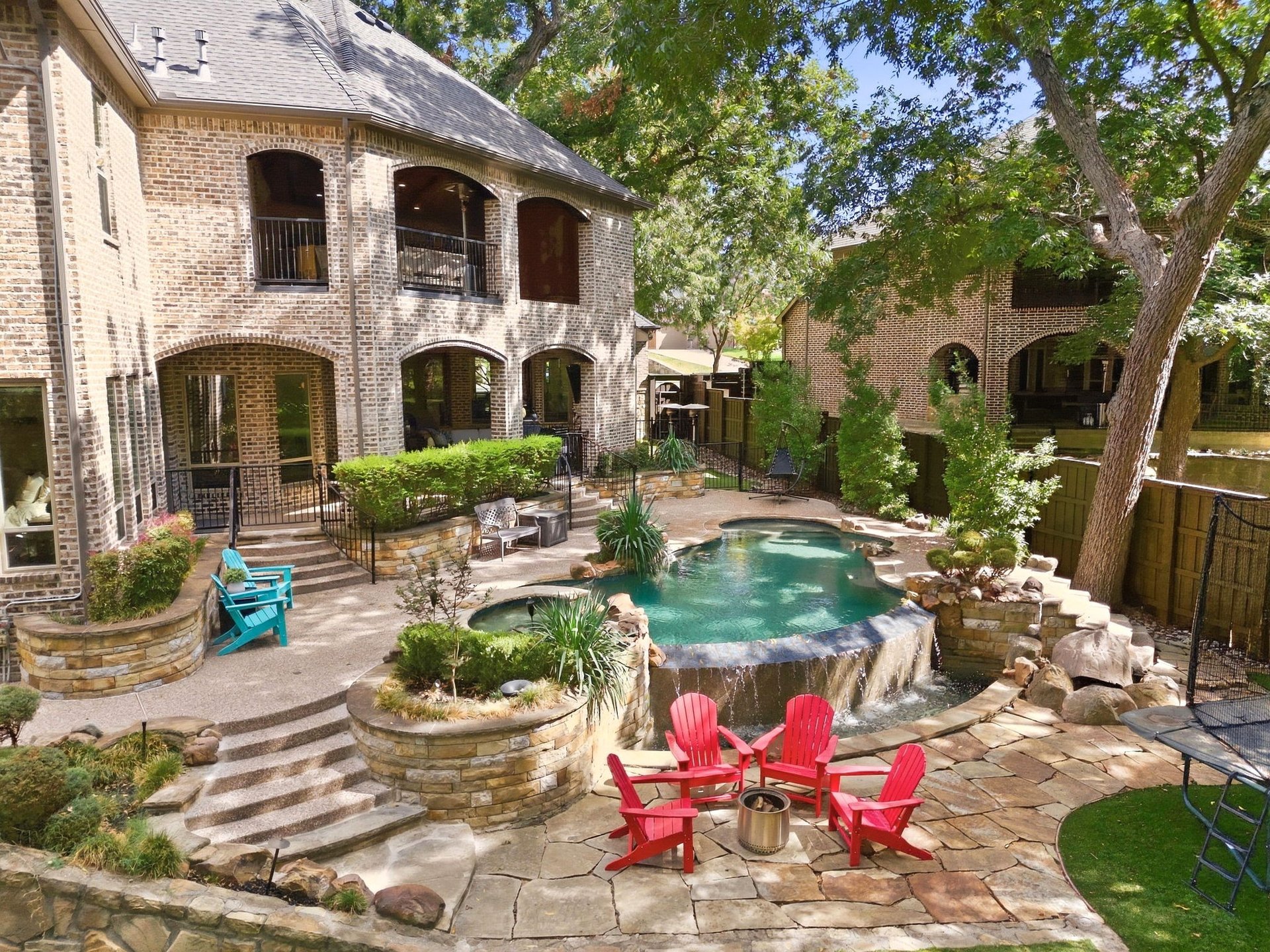 1700 Surrey Lane