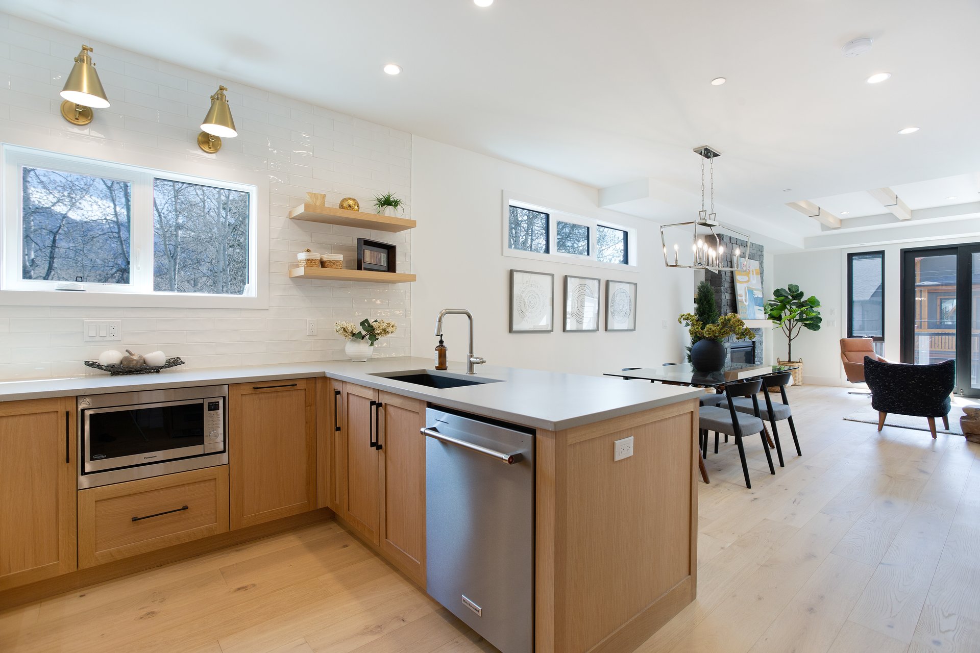 2(SE) - 833 6th Street