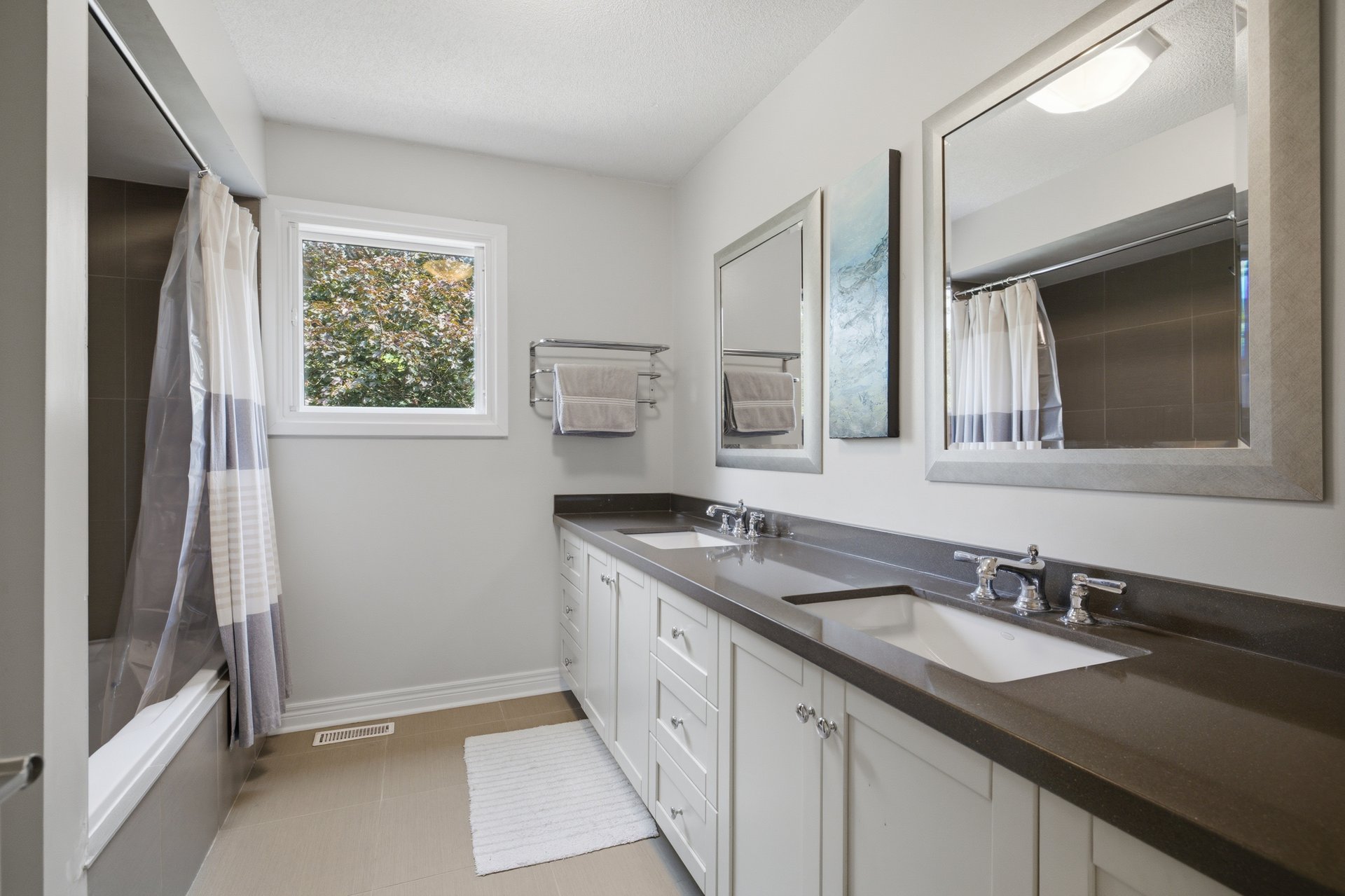 Rare Court Location on Oakville Golf Course