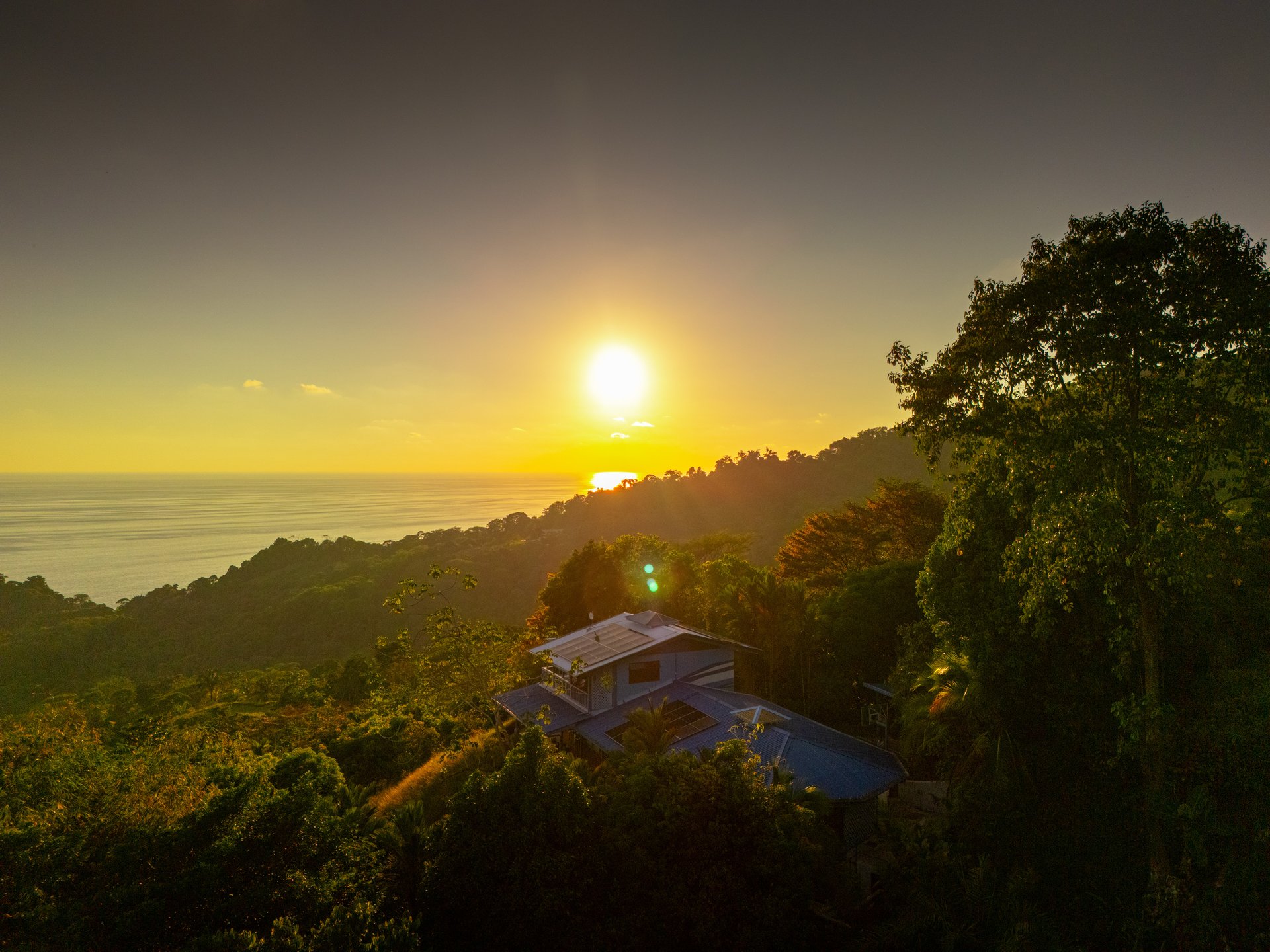 Casa Vista Harmonia, Legendary Ocean Views and Sustainable Living!