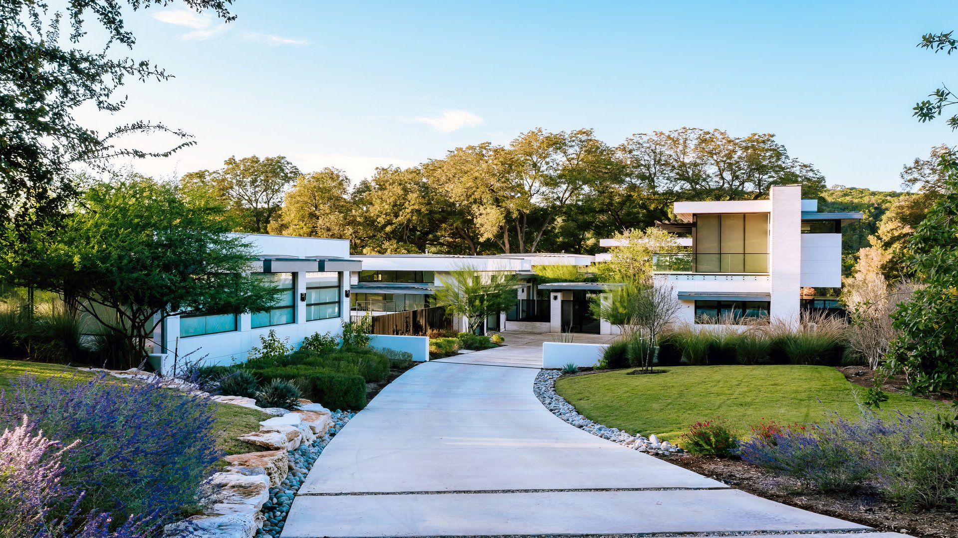 702 N Commons Ford Road