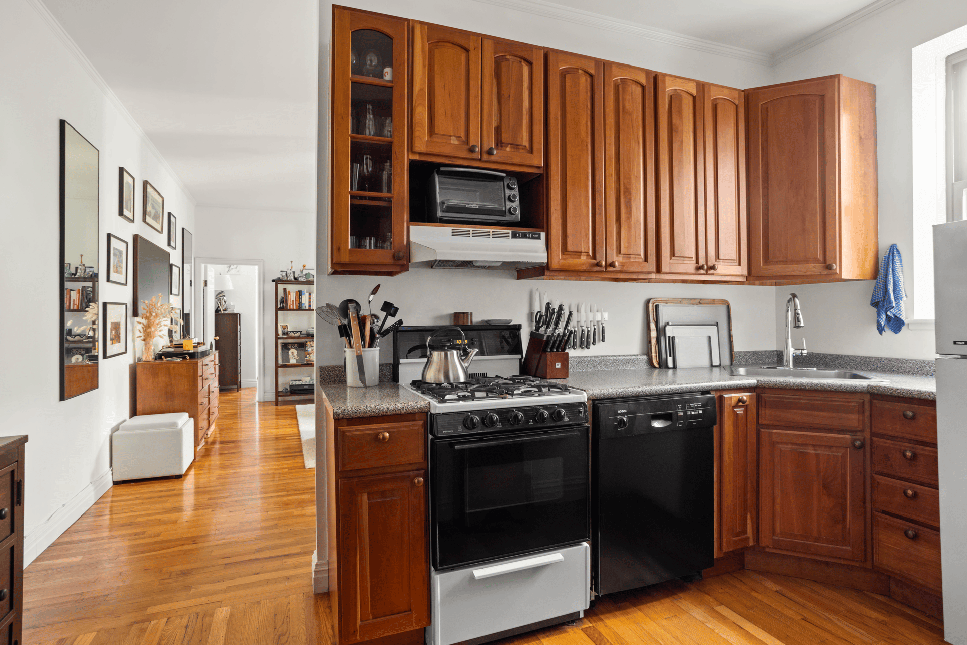 360 W 21st Street #4G