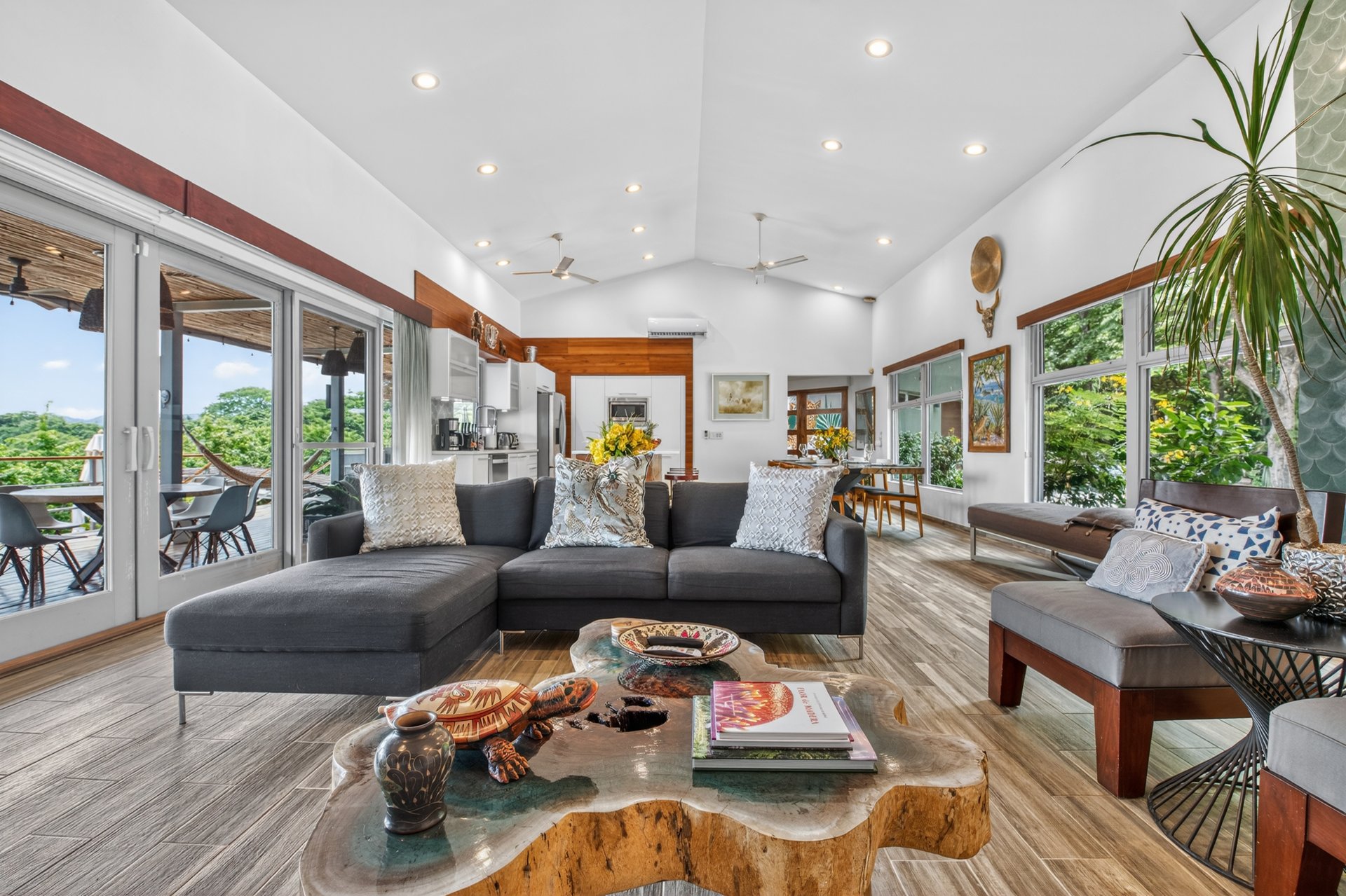 Casa Pochote | Artisan Luxury Villa in Tamarindo | Pool, Jacuzzi & Langosta Beach Club Membership Included