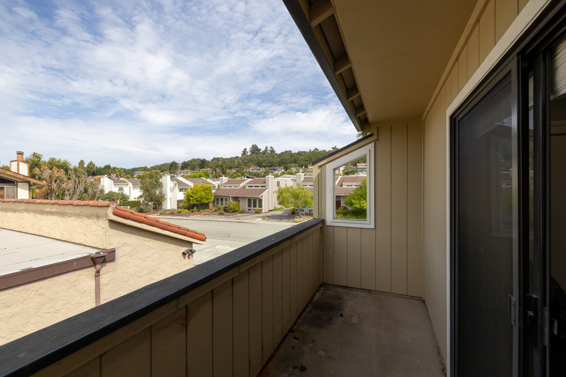 Charming Updated Townhouse Near the Ocean