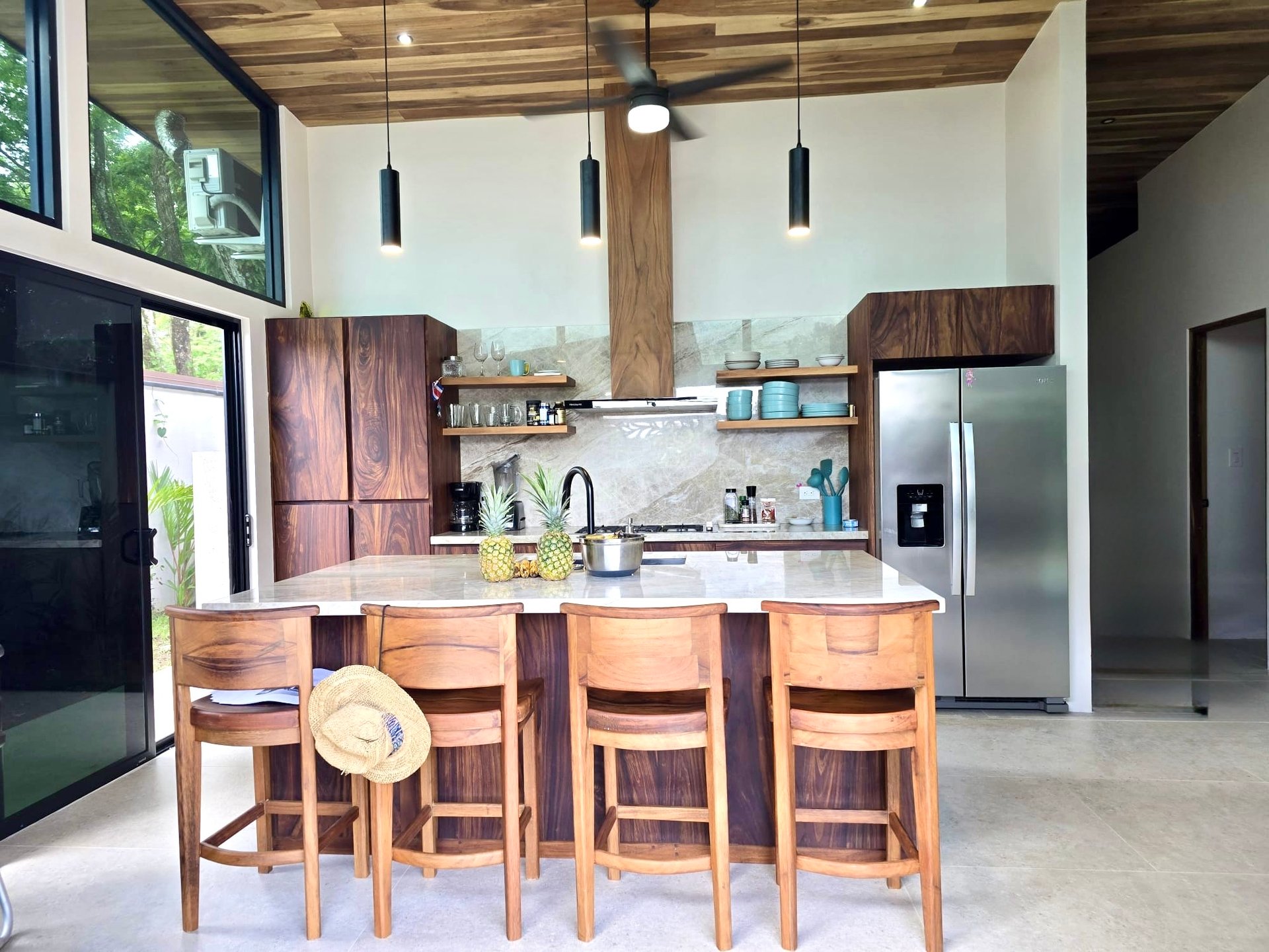 Tropical Modern Villa in Uvita – 3BR Retreat with Large Pool Near the Beach