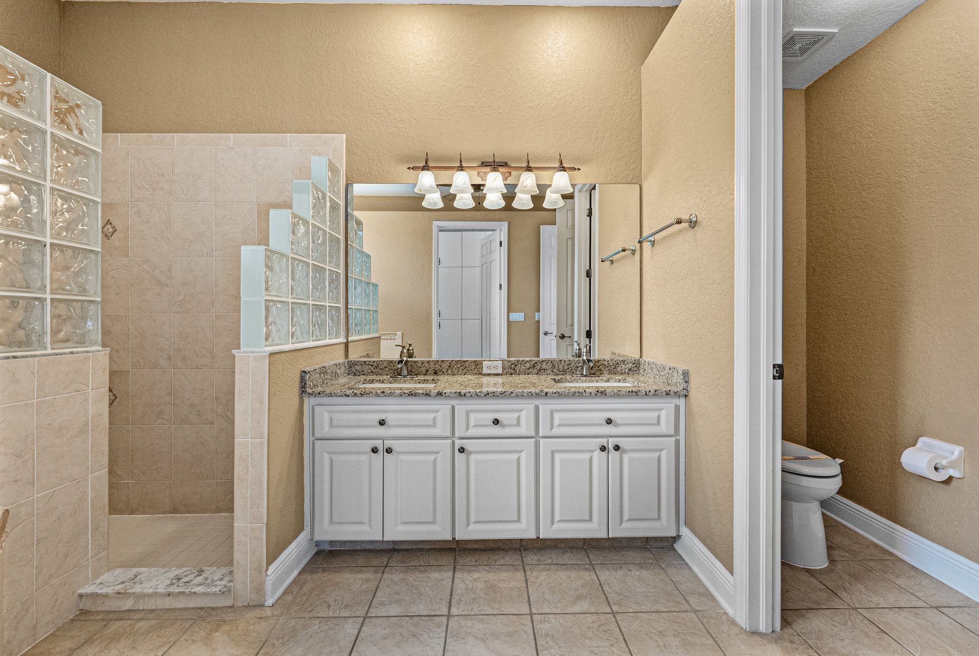 12231 WOODLANDS CIR