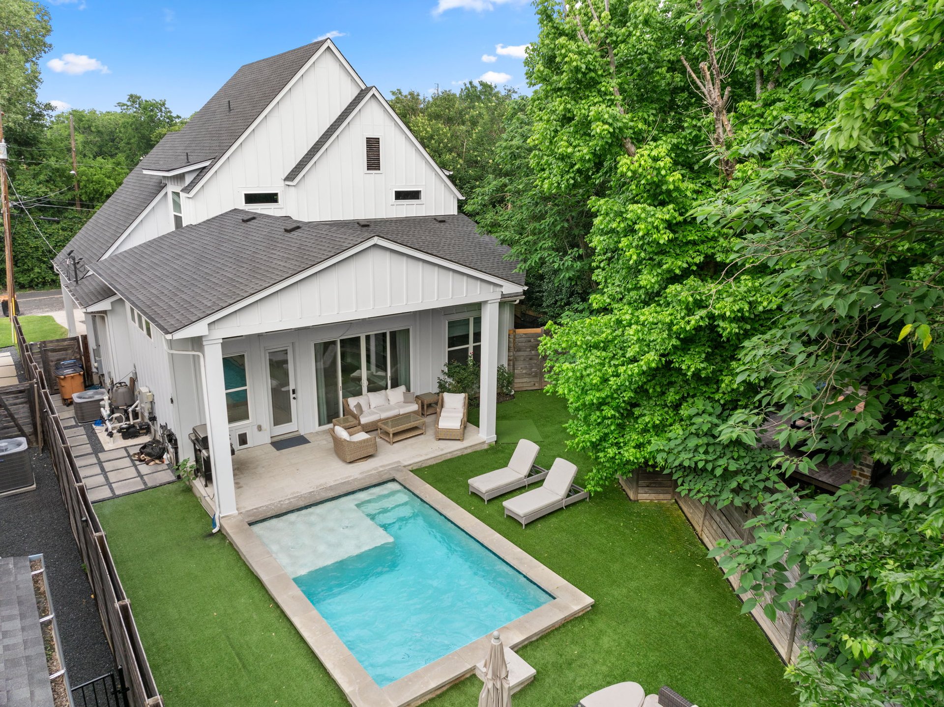 1003 Cardinal LN