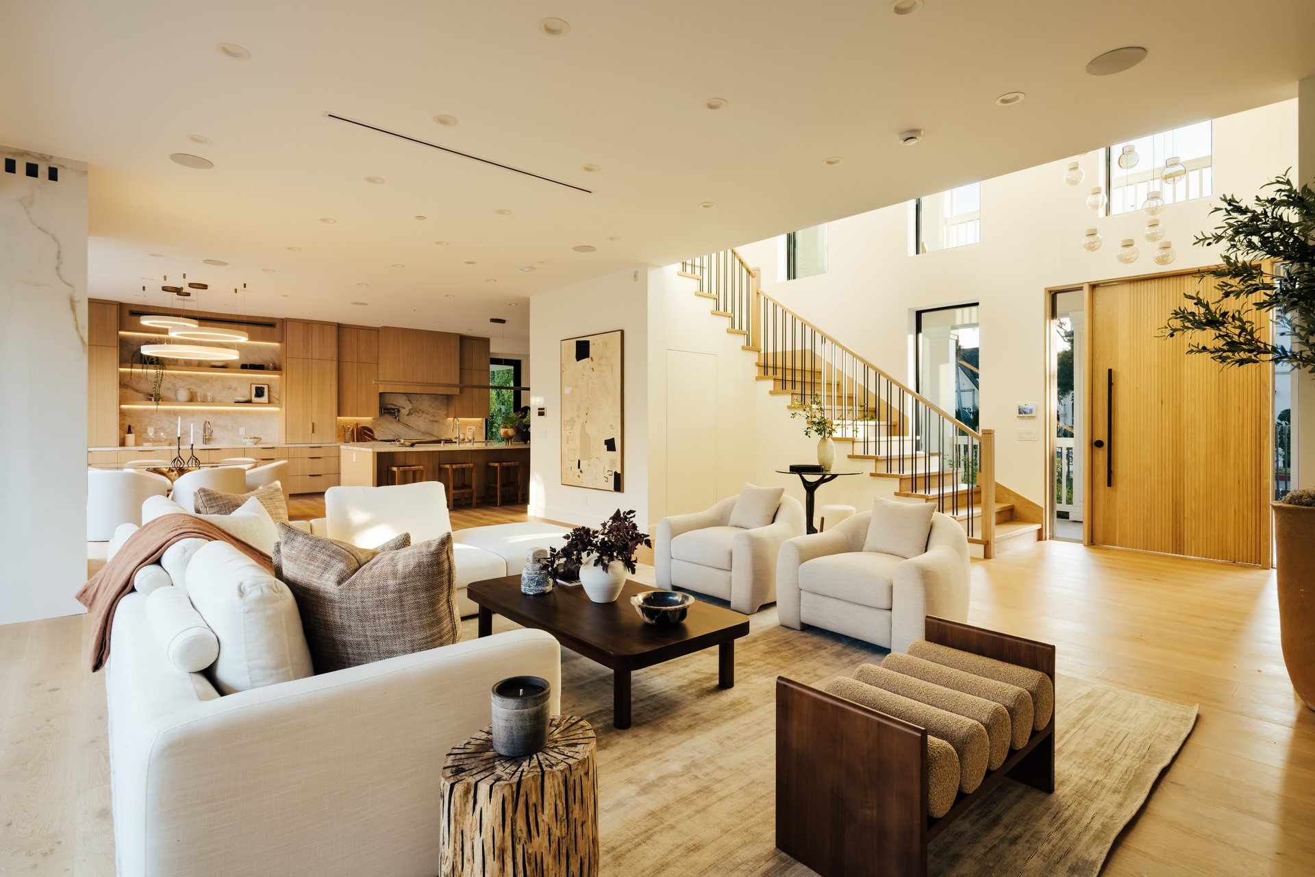 162 N Rexford Dr
