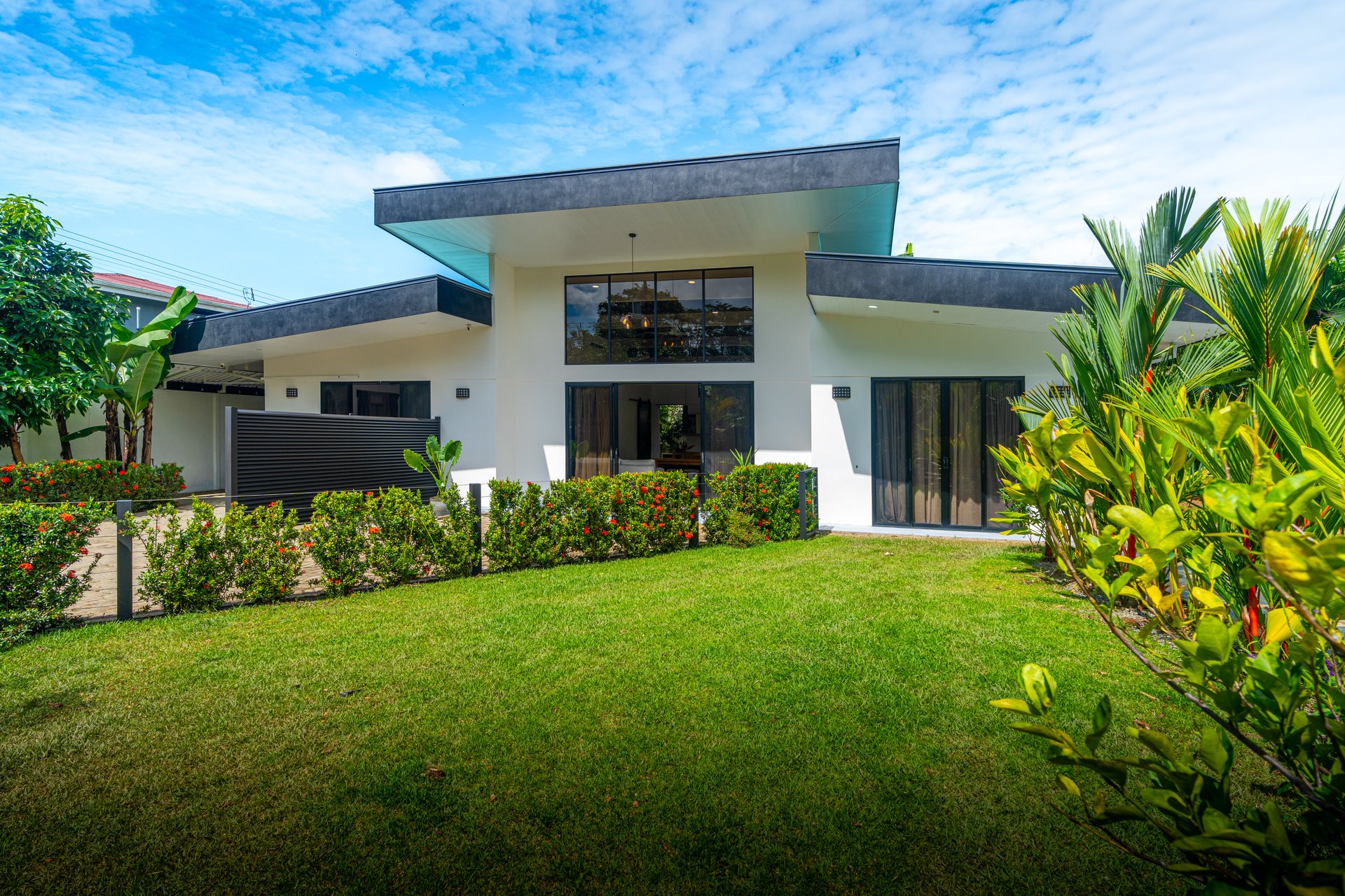 Modern 3 Bedroom Home - Walking distance to it all!