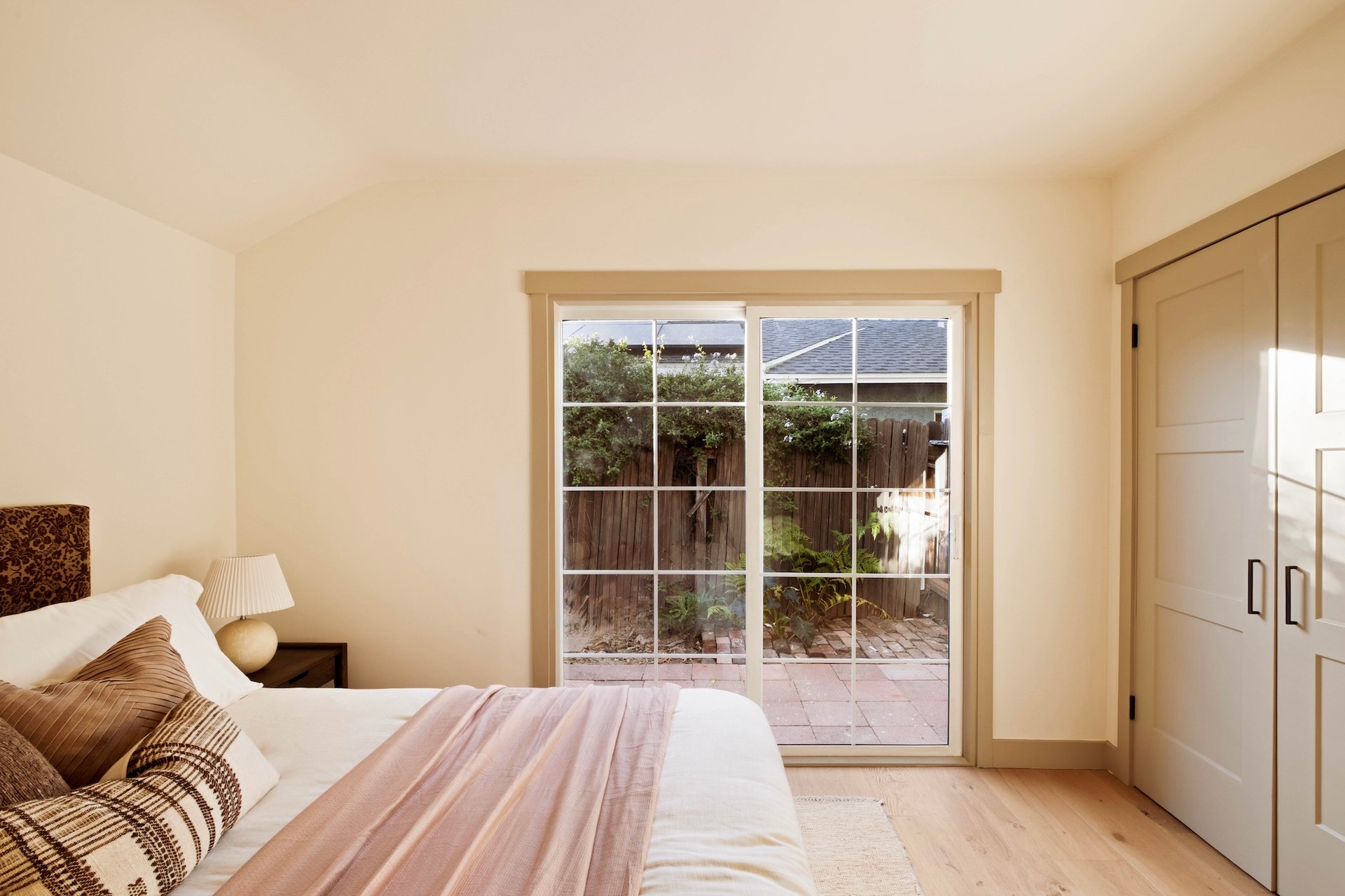 Outback Modern. Lake Balboa