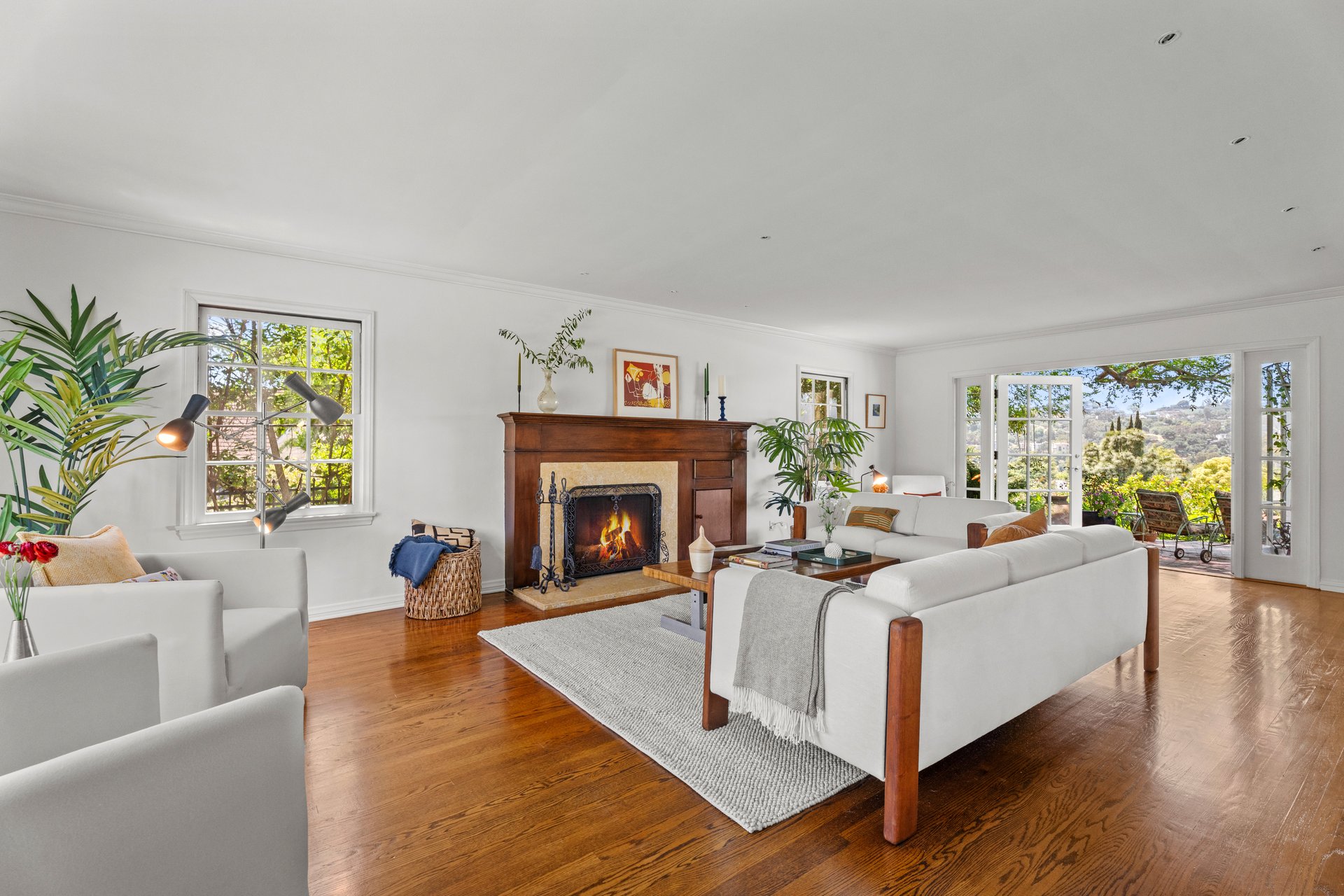 A Slice of Heaven in Lake Hollywood