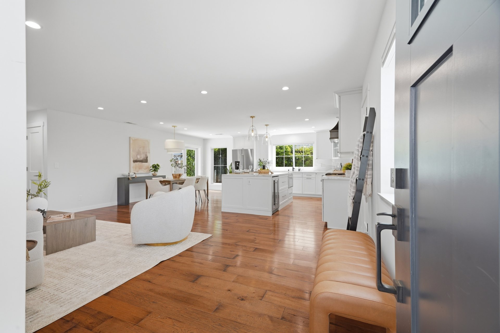2133 Santa Cruz AVE