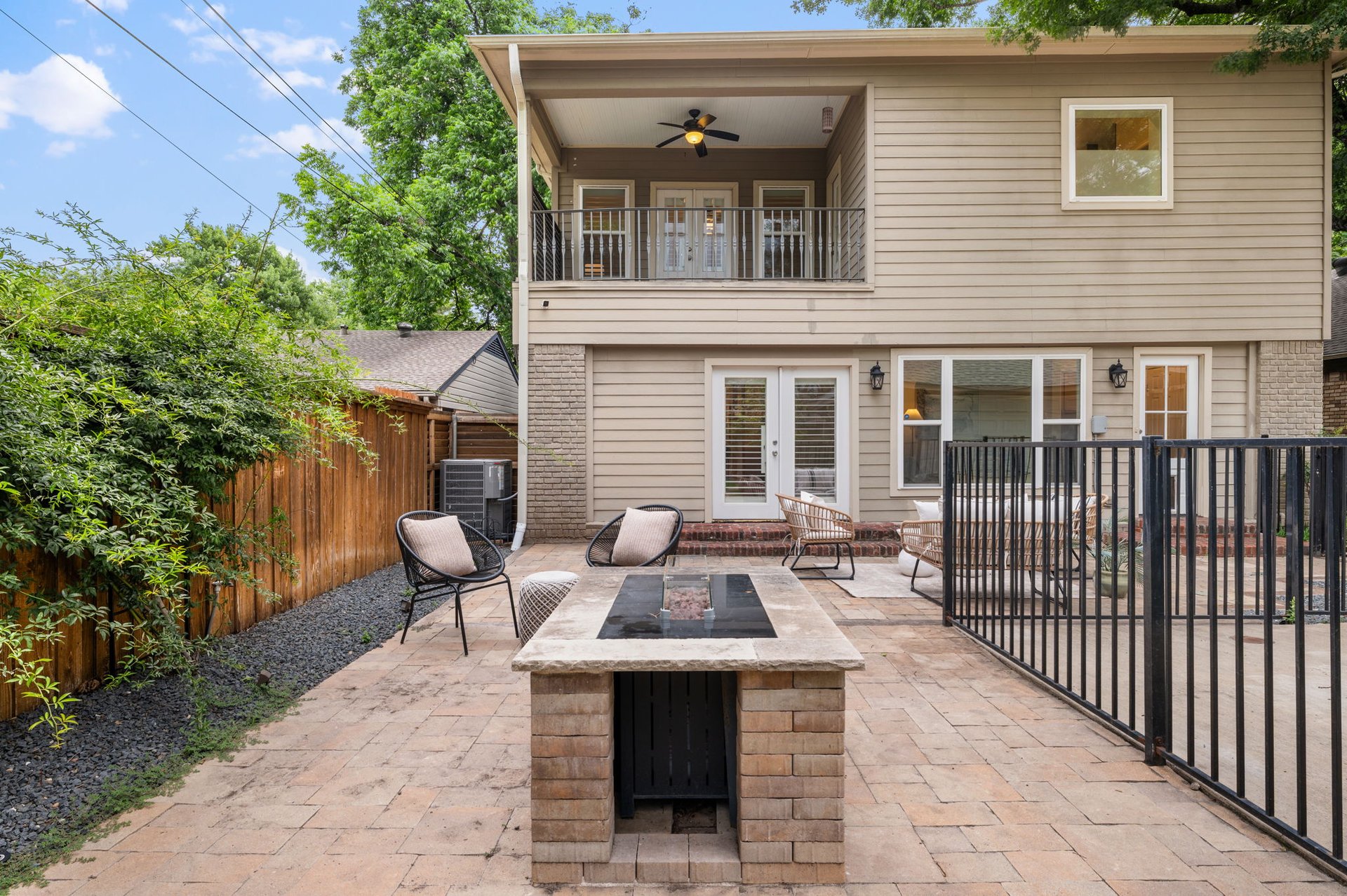 1119 N Winnetka Avenue