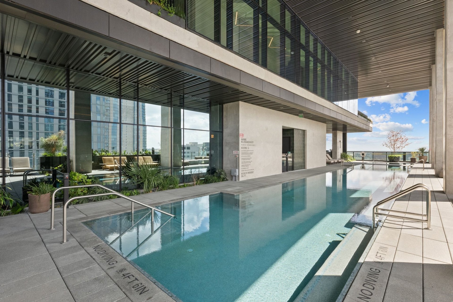 610 Davis Street #3902
