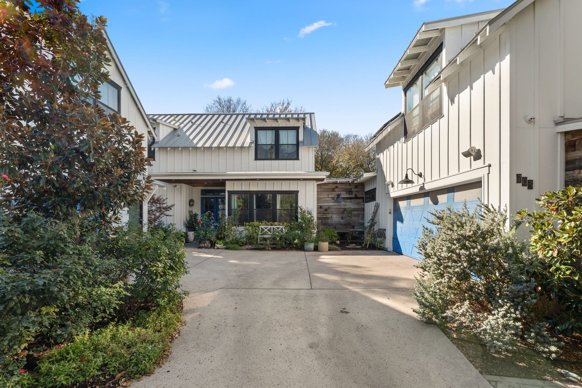 703 E Live Oak ST