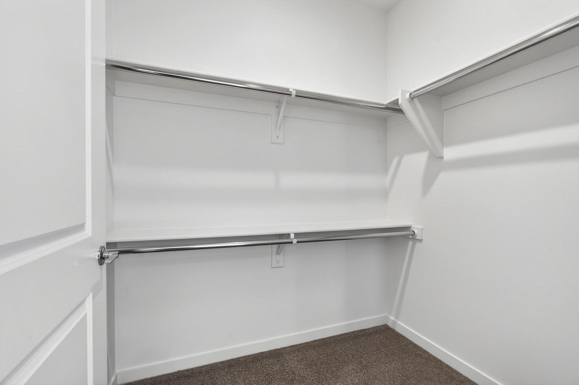983 W State St B-304