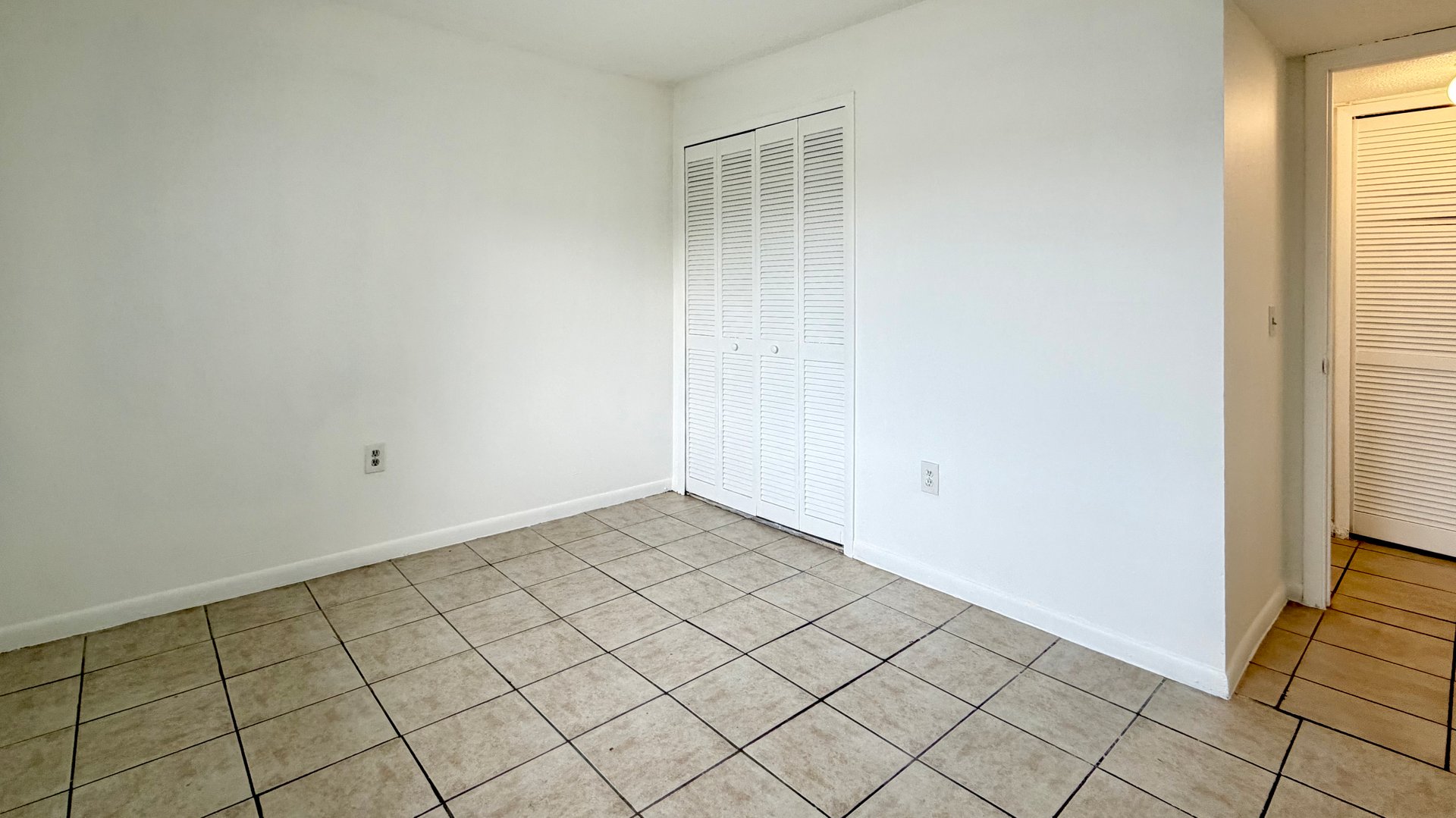 Spacious Ground-Floor Apartment for Lease in Winter Springs