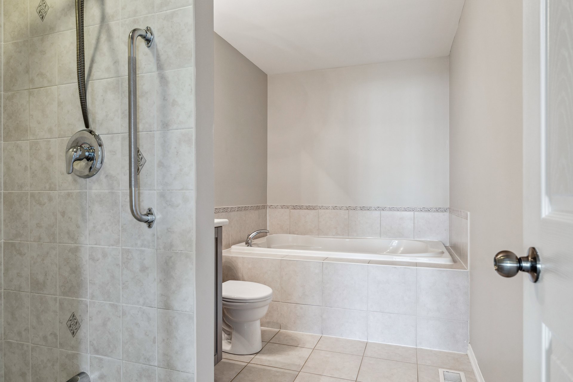 Freehold Townhouse on Quiet Court