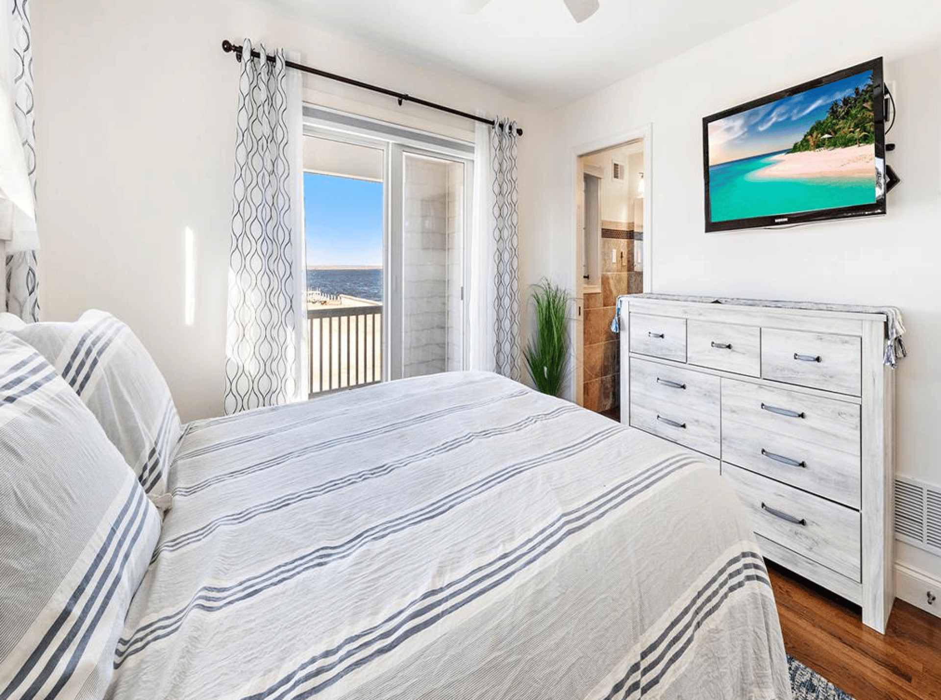 386 N 10th, Surf City