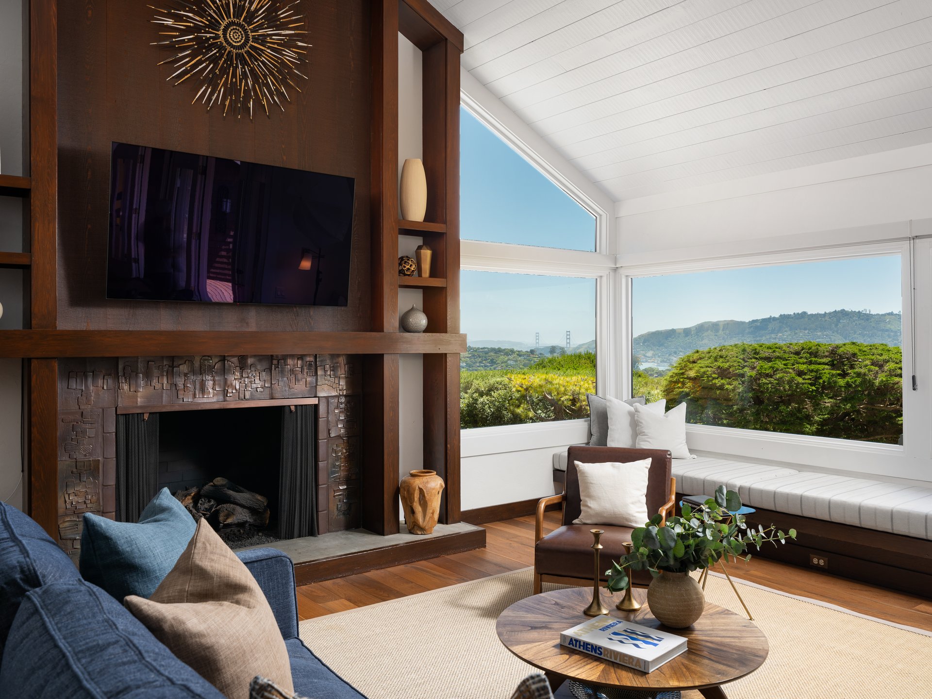 Stylish and Chic Mount Tiburon Retreat 