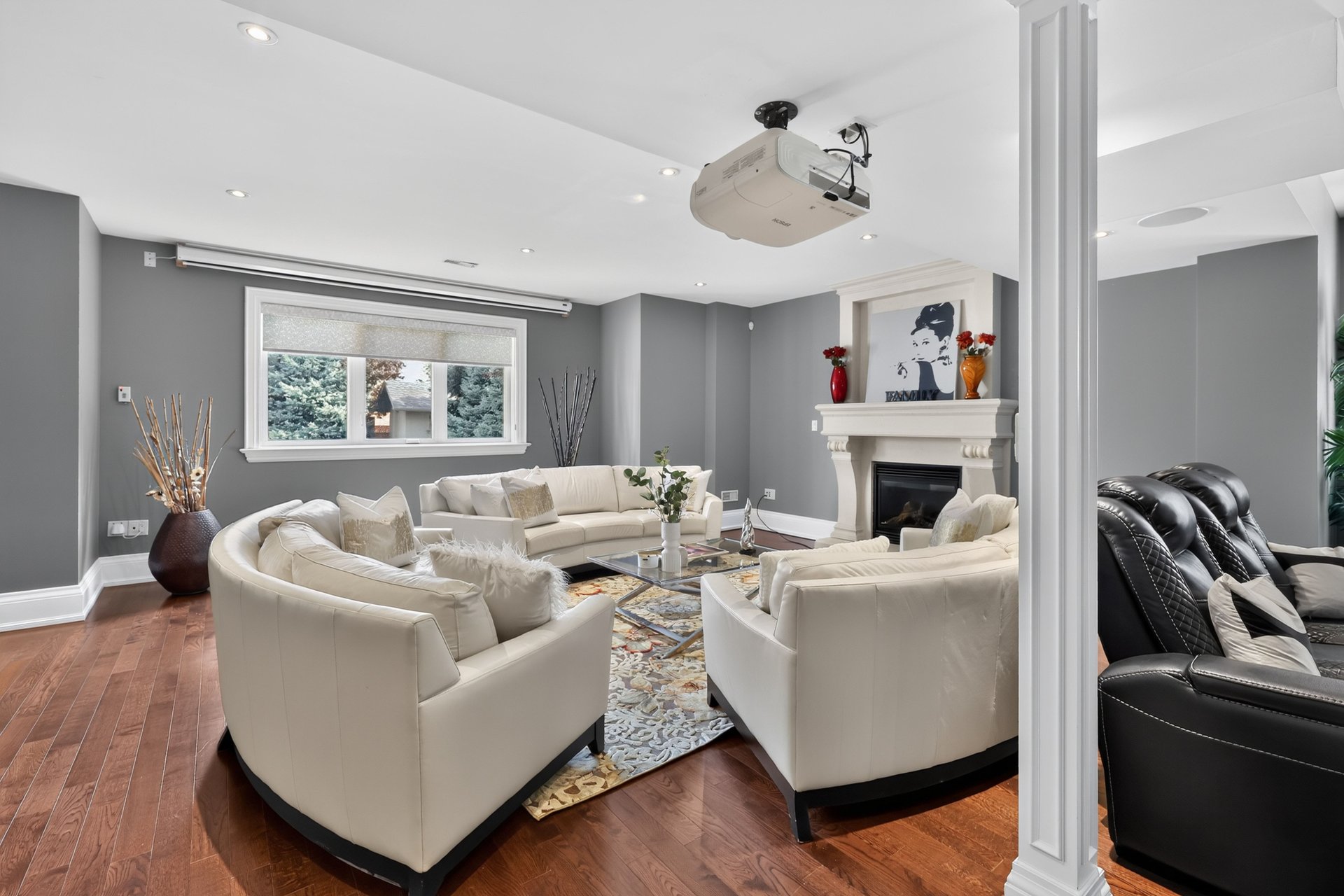 2513 Sharon Cres