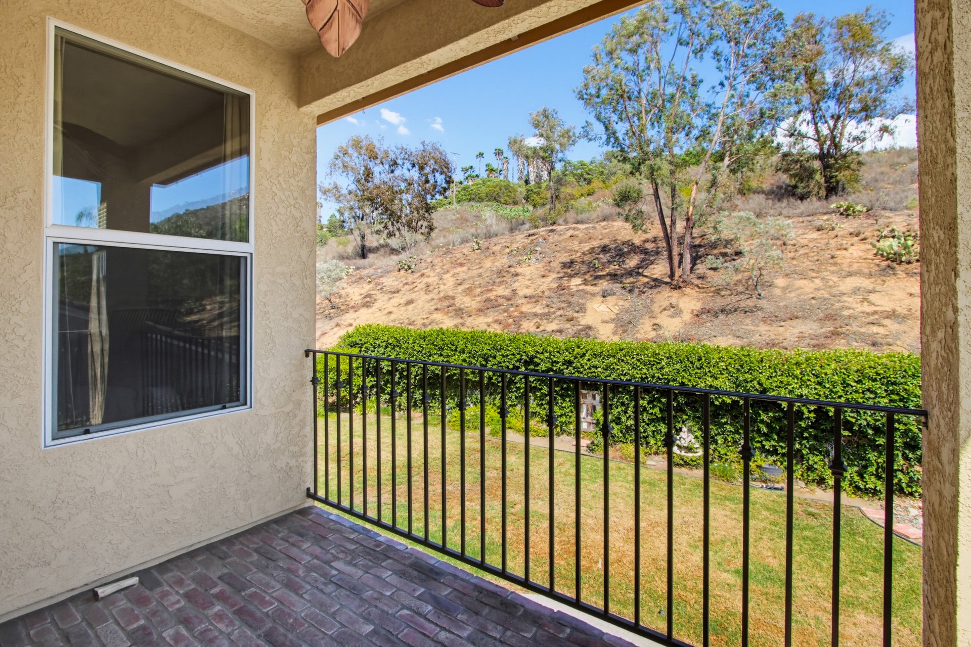 3350 Avocado Vista Ln