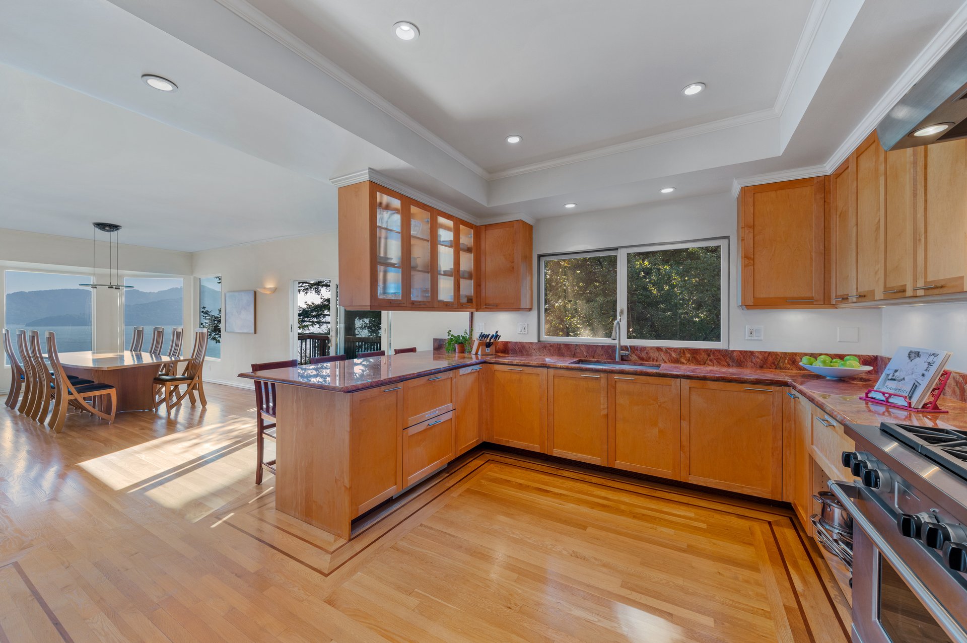 Picturesque Bay Views on Belvedere Island