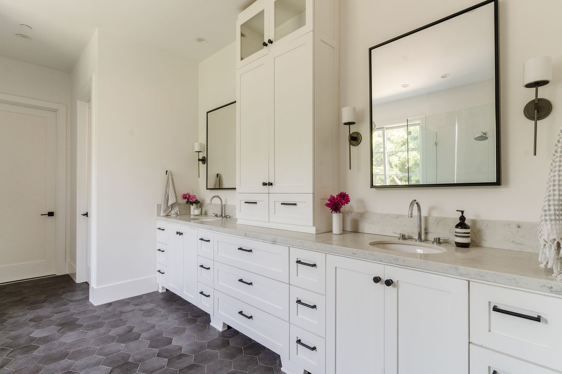 141 S Saltair Ave, Brentwood 