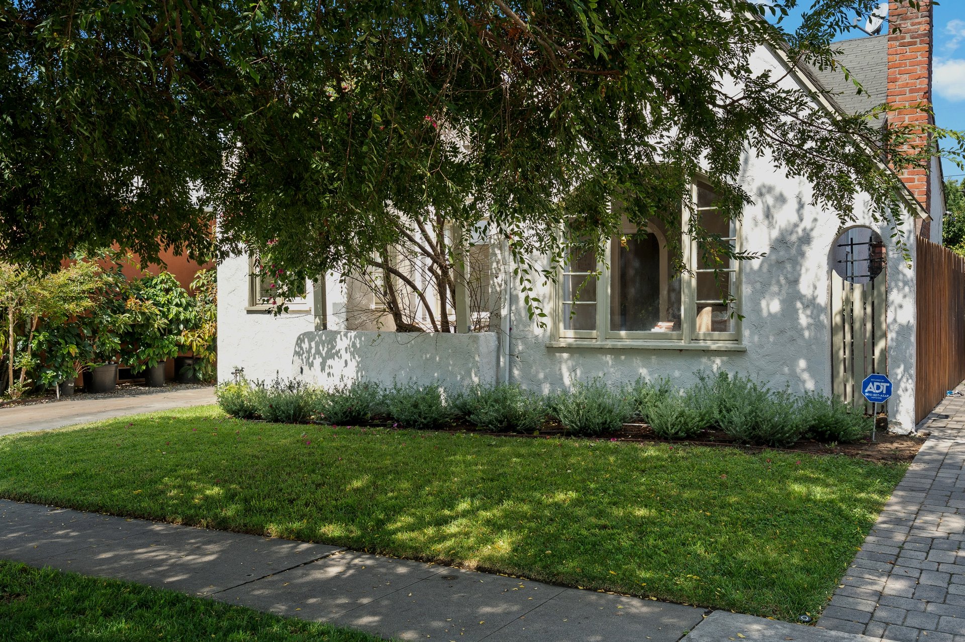 Re-imagined Quaint Country English with Guest House and Grand Rear Yard!