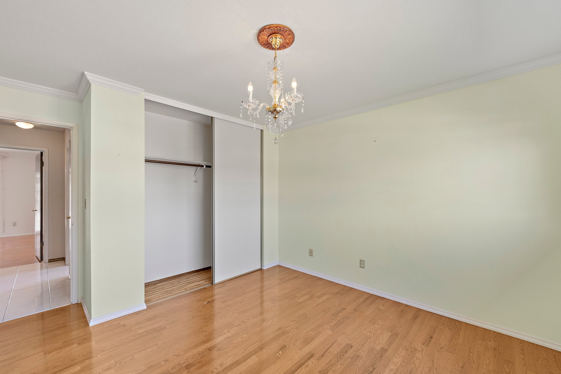 6137 Oak Forest Way