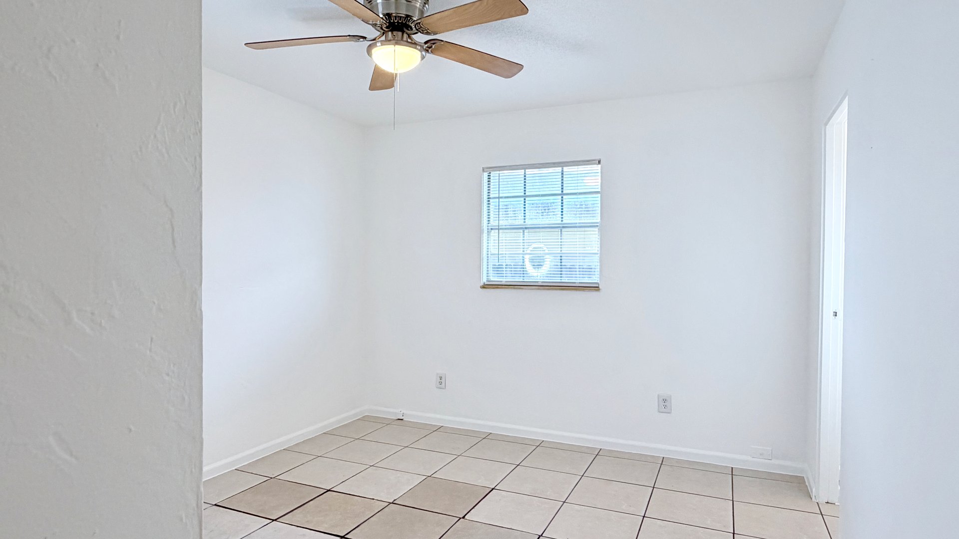 Casselberry Three-Bedroom, Two-Bathroom Duplex Unit with Private Yard