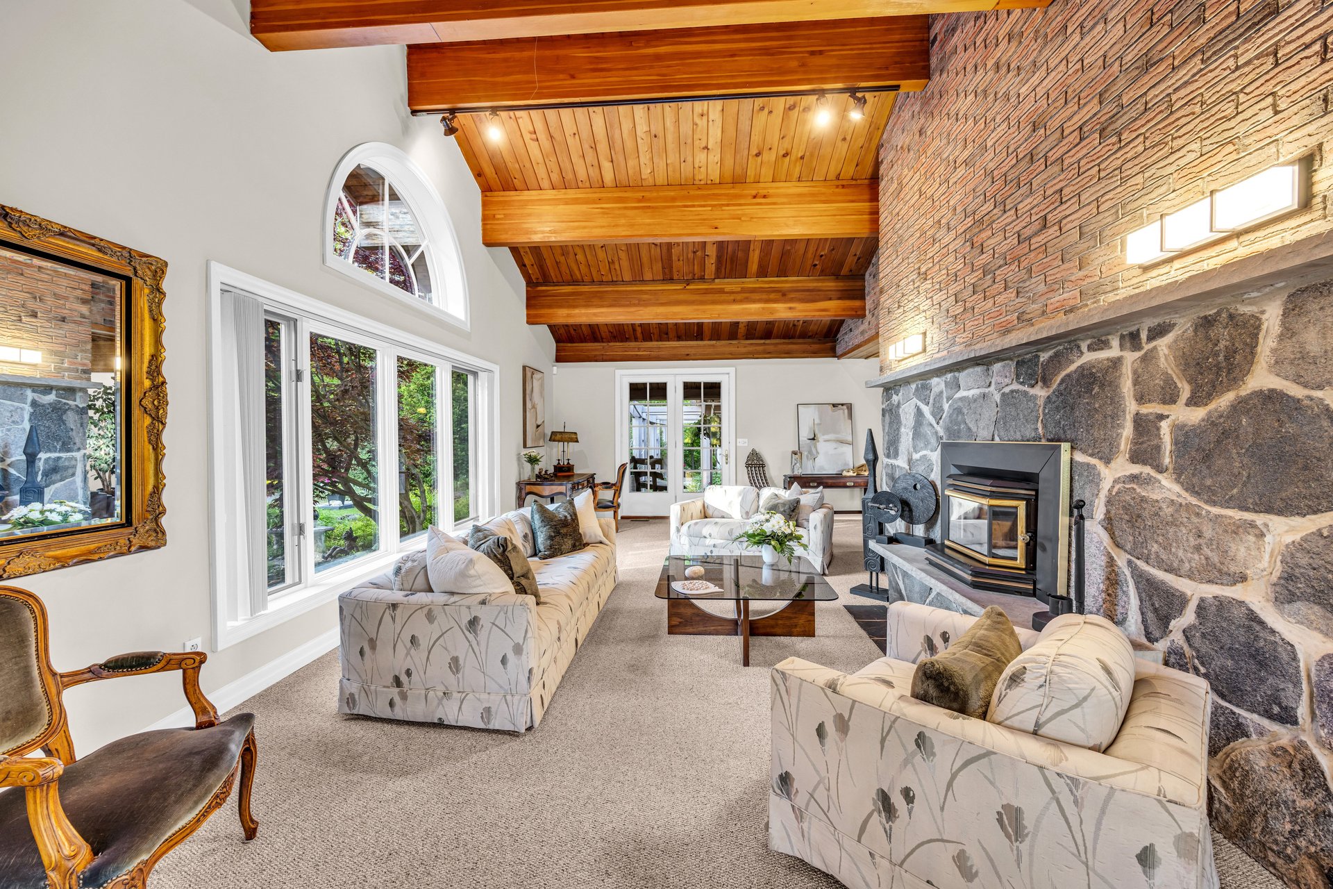 2360 8 Side Road, Burlington