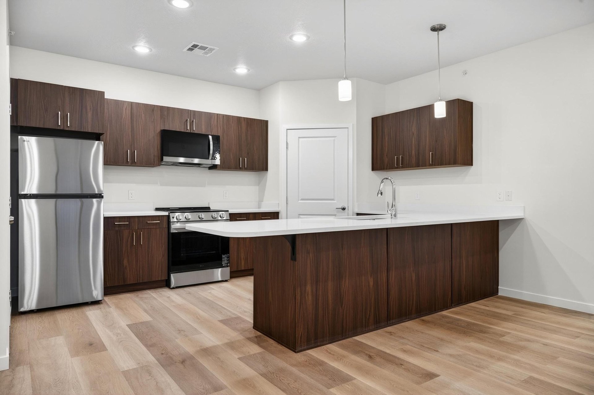 983 W State St A-104