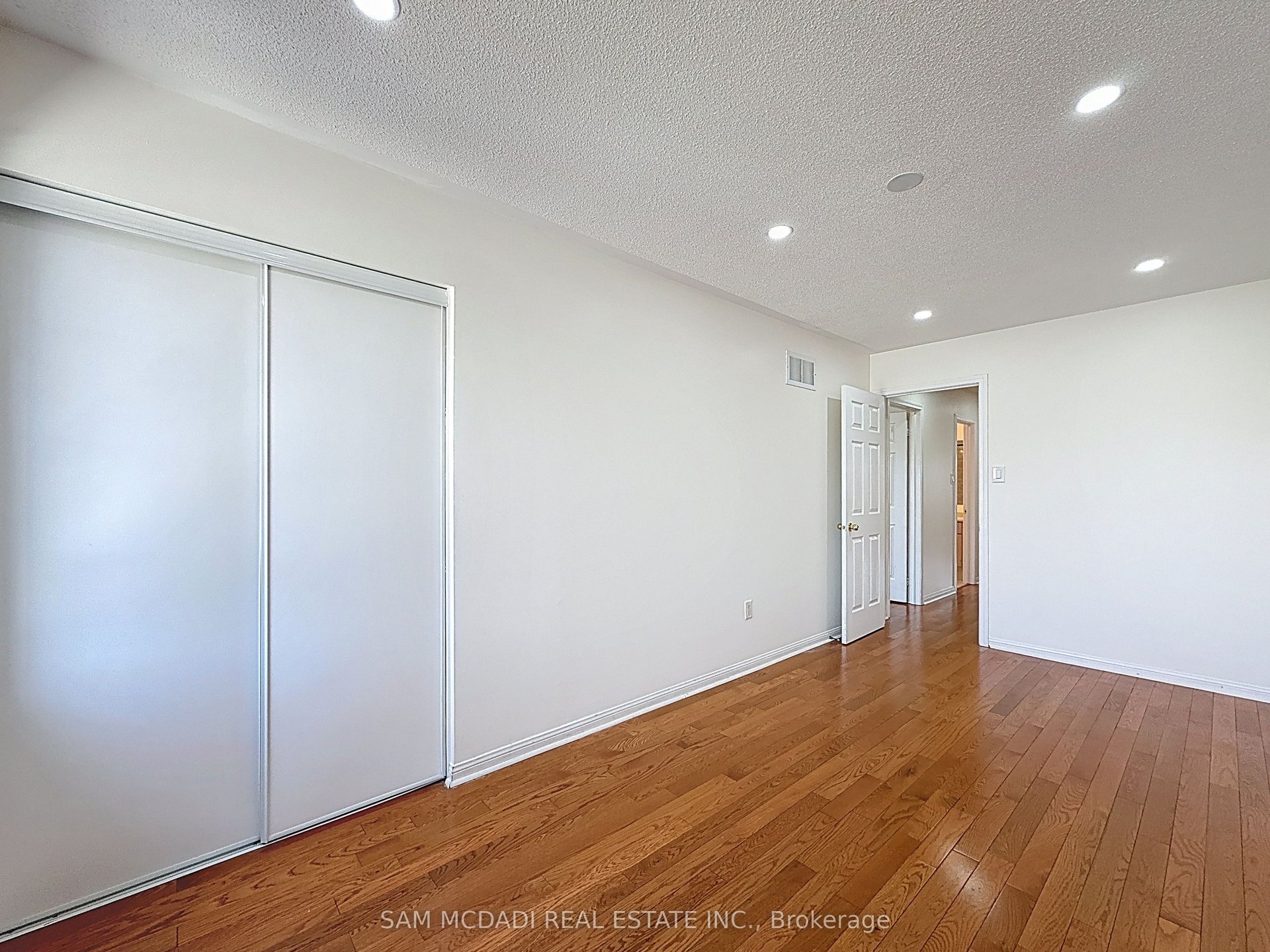 1354 Weir Chase 