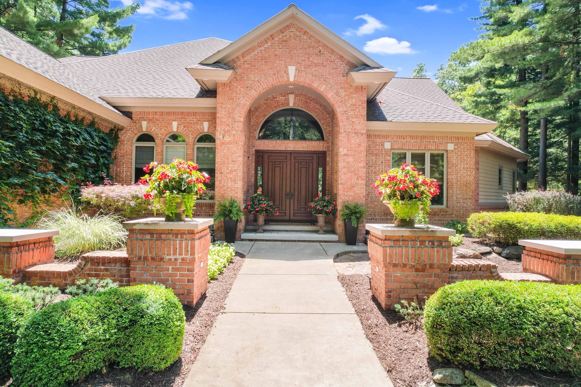 12172 Woodline