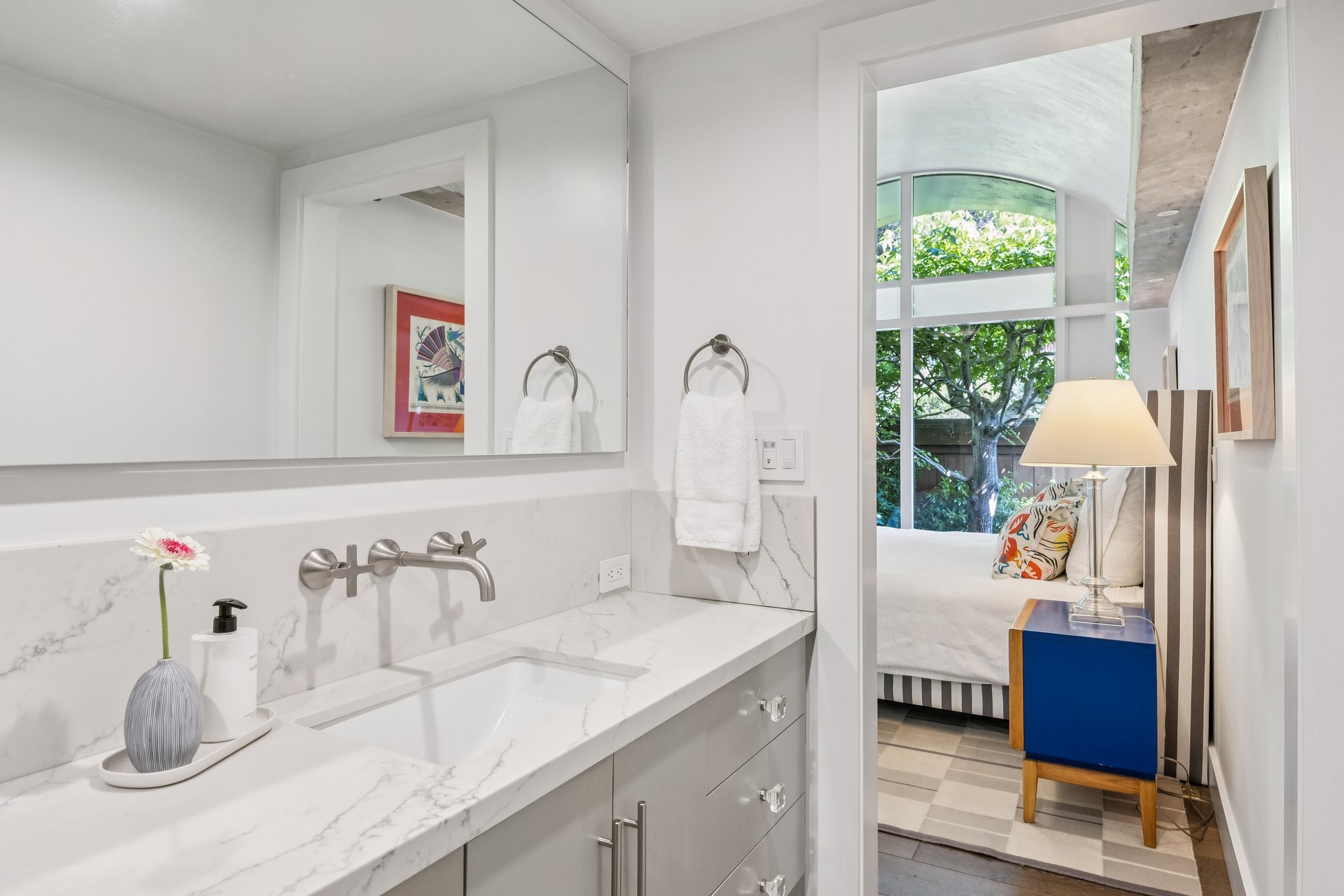 Stylish and Chic Upper Unit